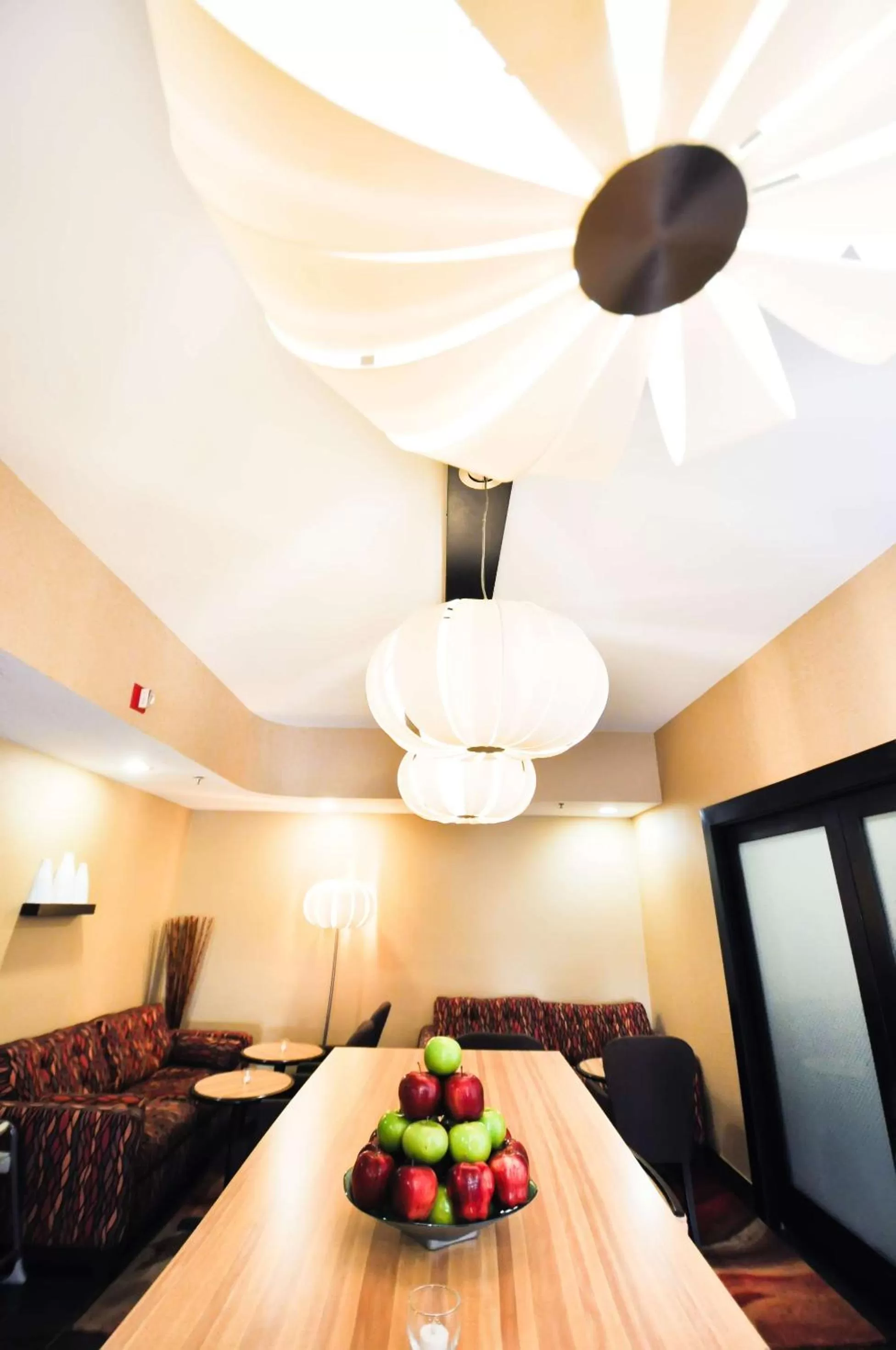 Dining area in Hampton Inn Carrollton KY