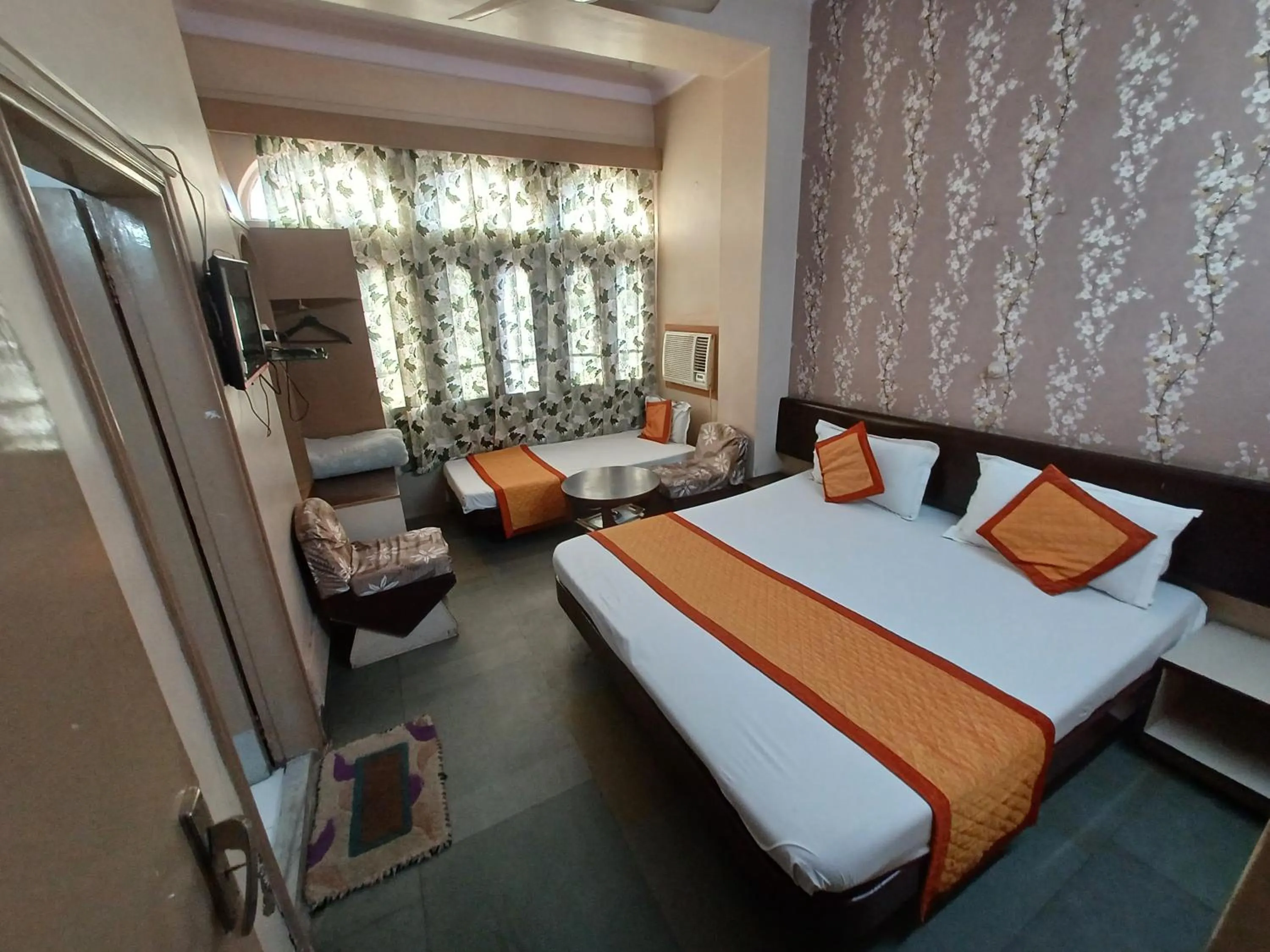Photo of the whole room, Bed in Kailash Hotel