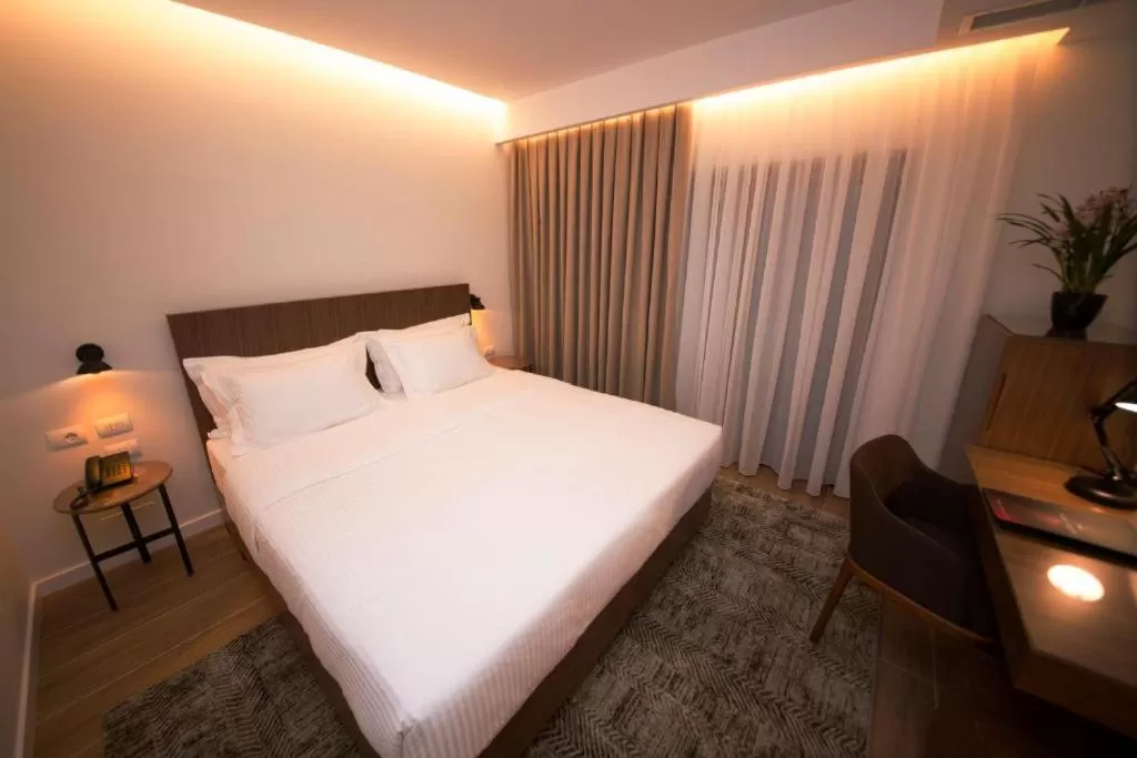 Twin Room with Balcony in Hotel Theatro- City Center