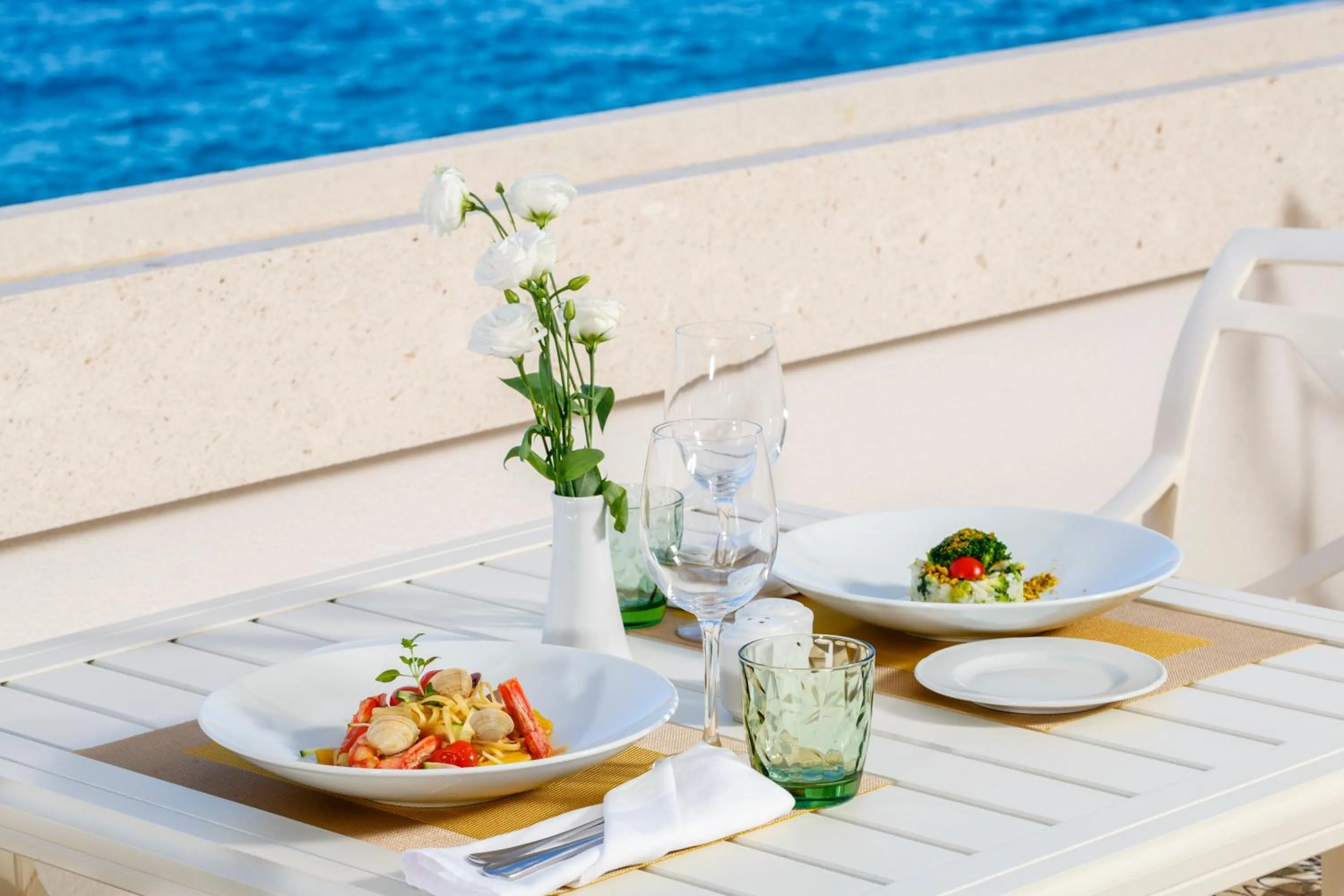 Restaurant/places to eat in Royal Palm Hotel