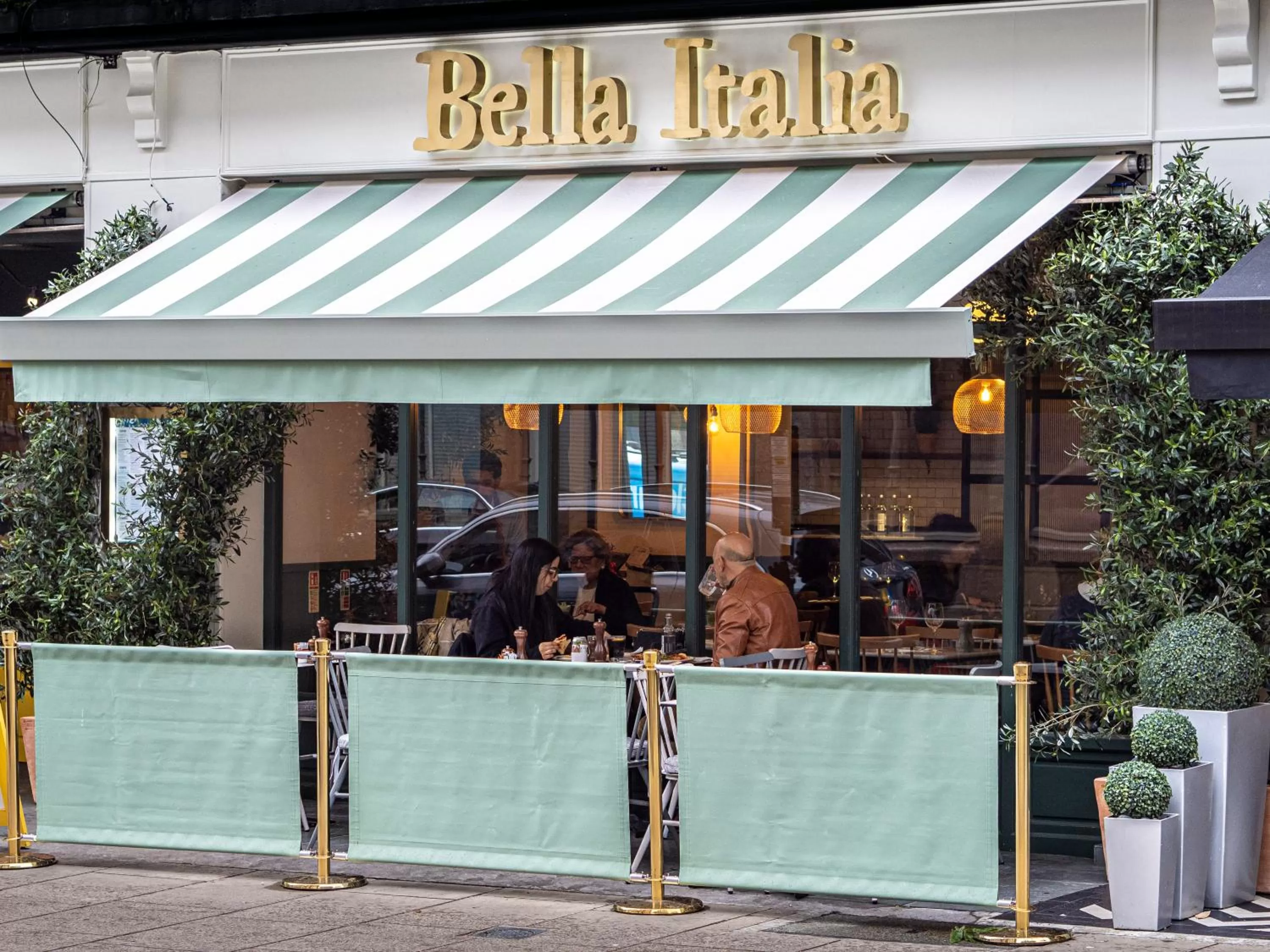 Restaurant/places to eat in Mercure London Hyde Park Hotel