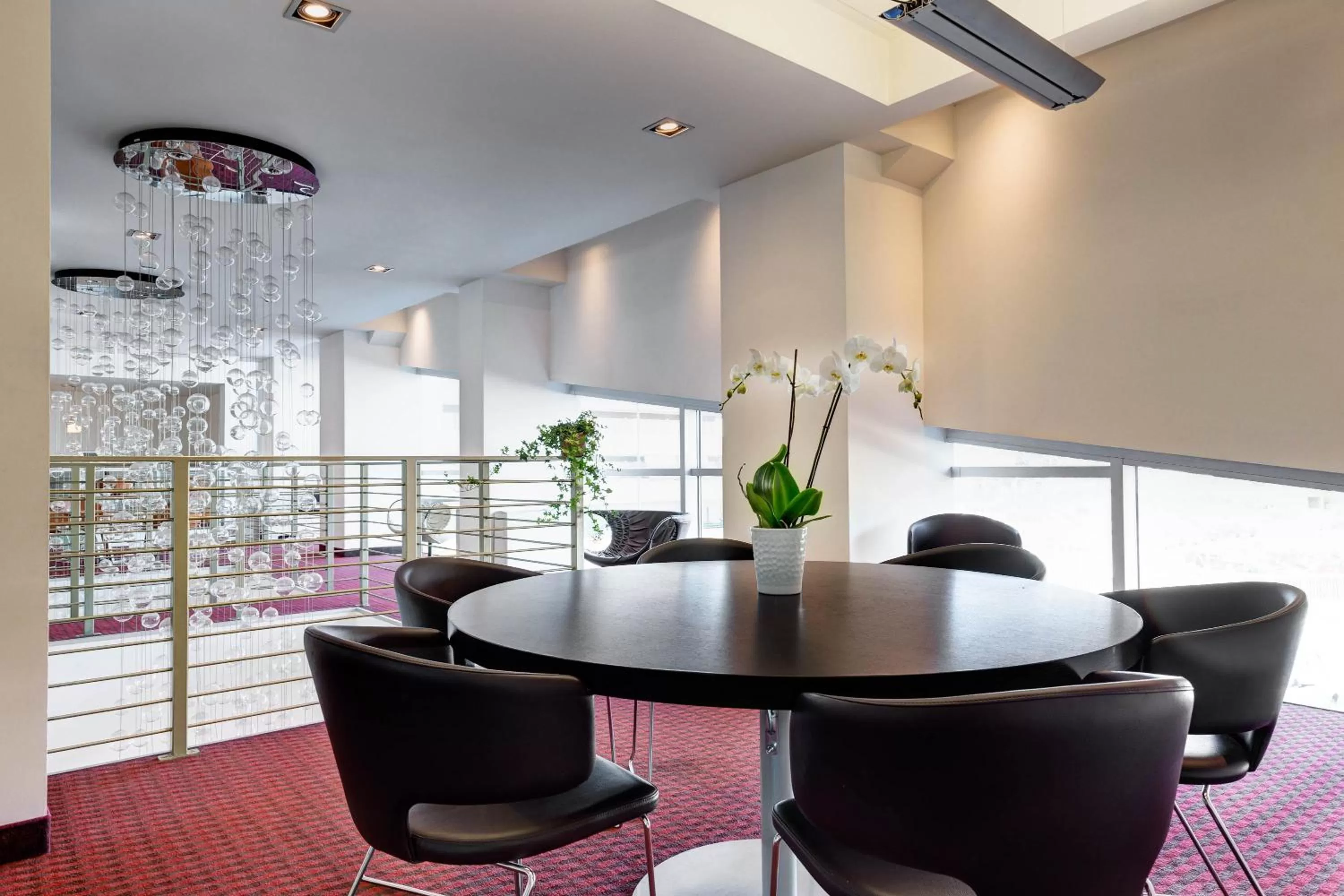 Communal lounge/ TV room in iH Hotels Roma Z3