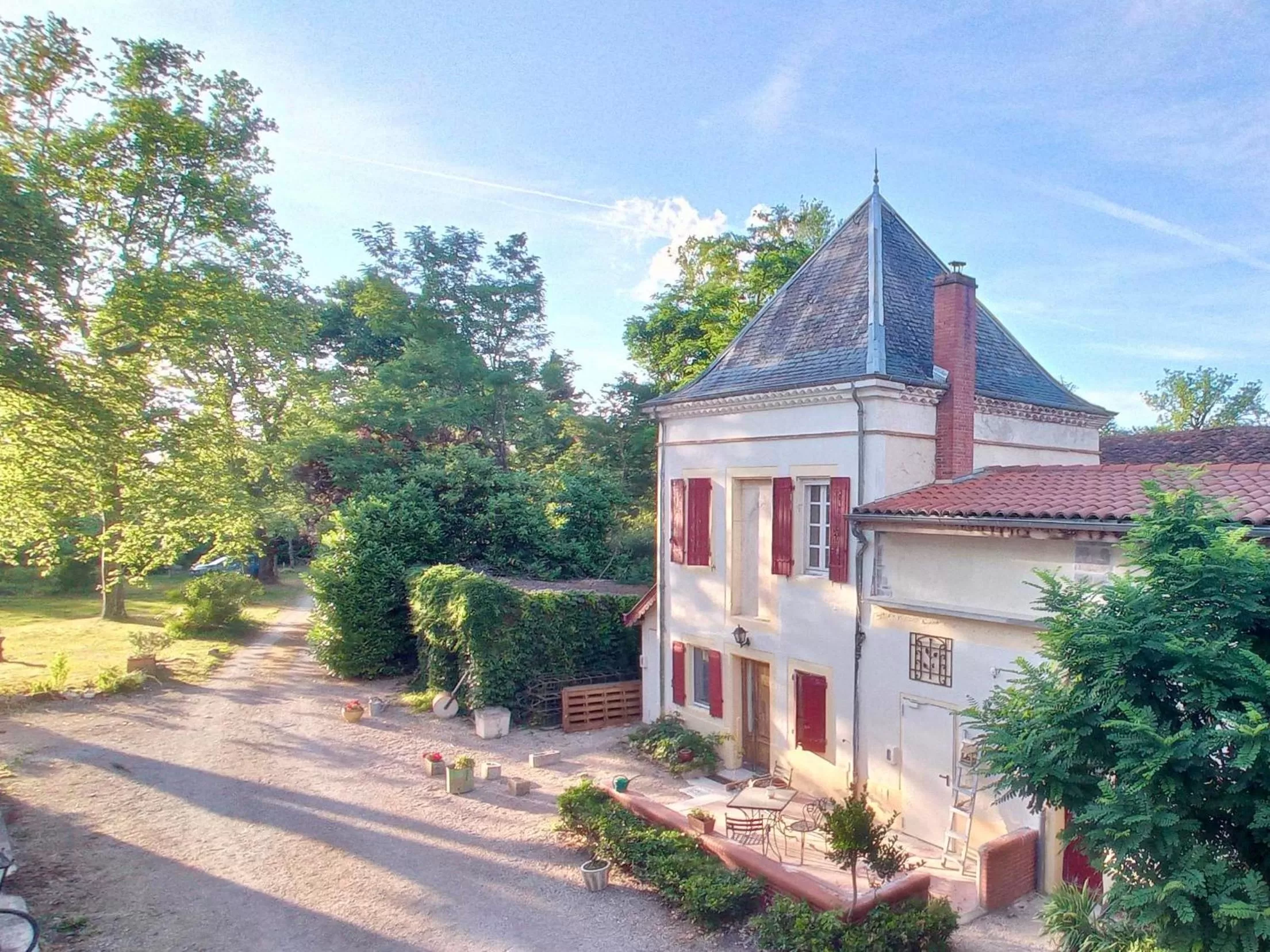 Guests, Property Building in Domaine de Rasigous