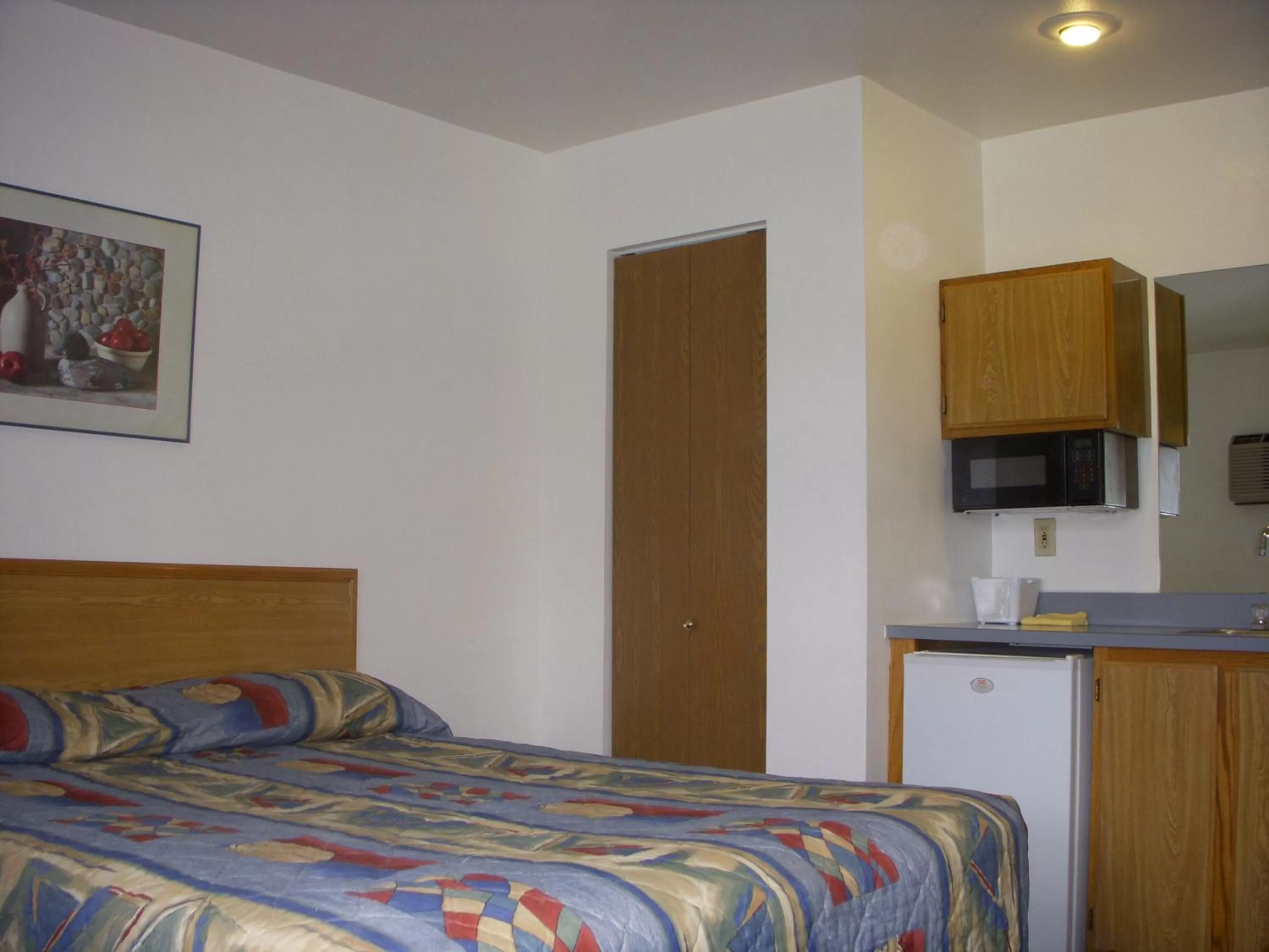 Photo of the whole room, Bed in Apple Tree Inn