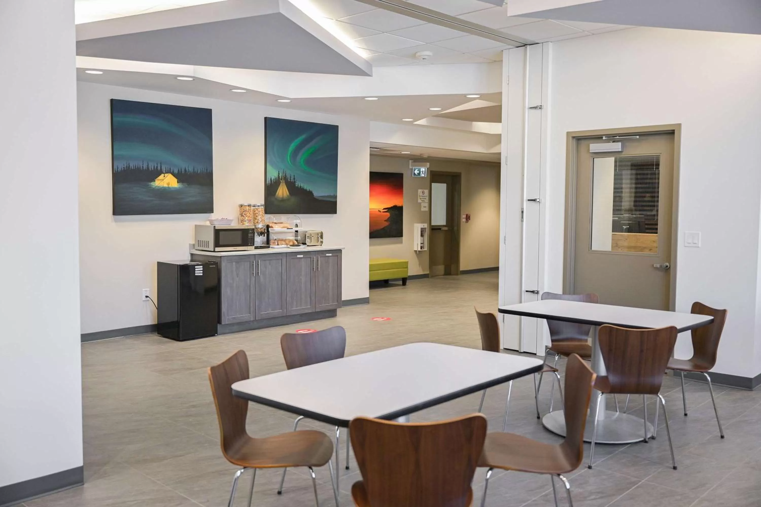 Restaurant/Places to Eat in Super 8 by Wyndham Moosonee