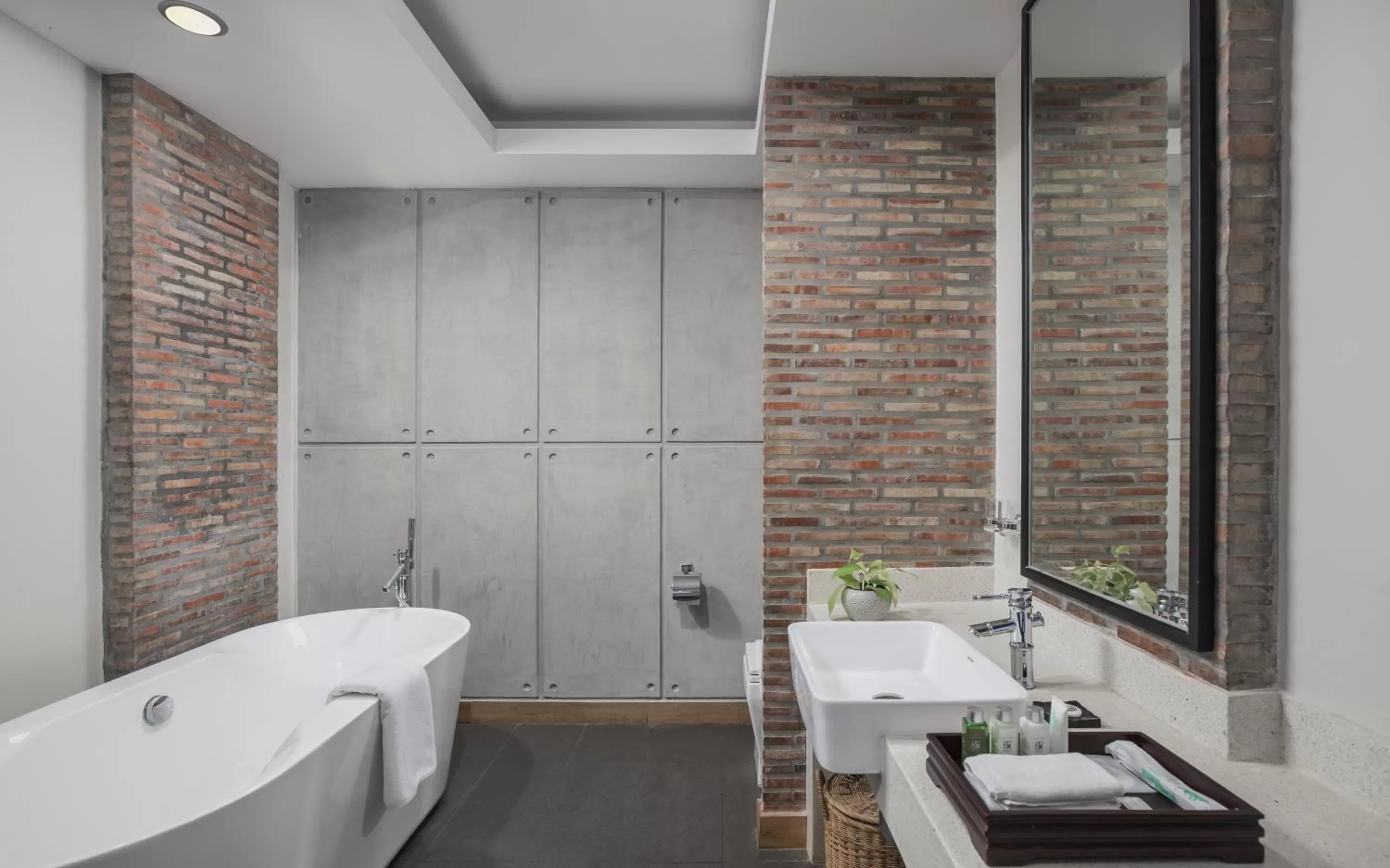 Shower, Bathroom in Sovanna Hotel