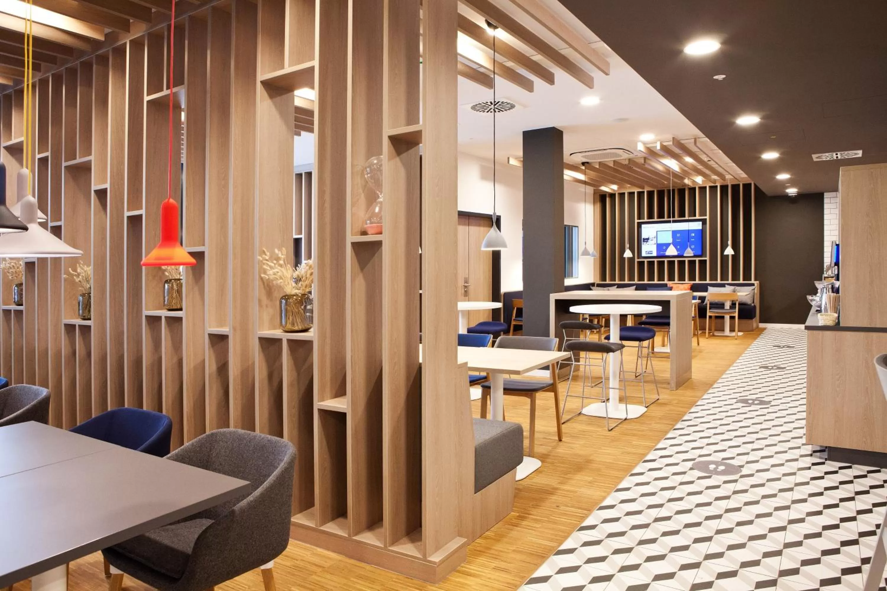 Restaurant/places to eat in Holiday Inn Express Munich - Olympiapark by IHG