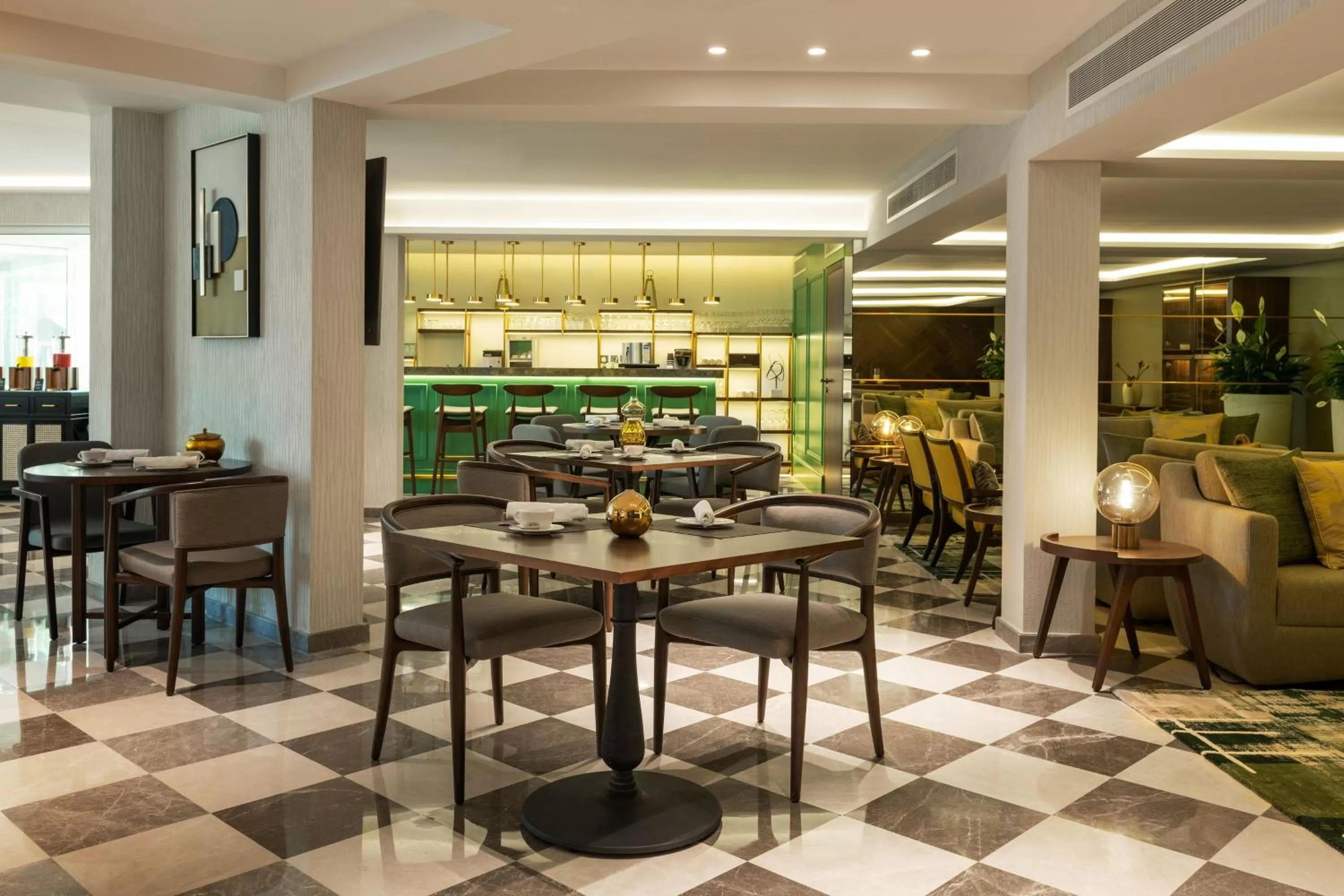 Lounge or bar in Le Méridien Dubai Hotel & Conference Centre