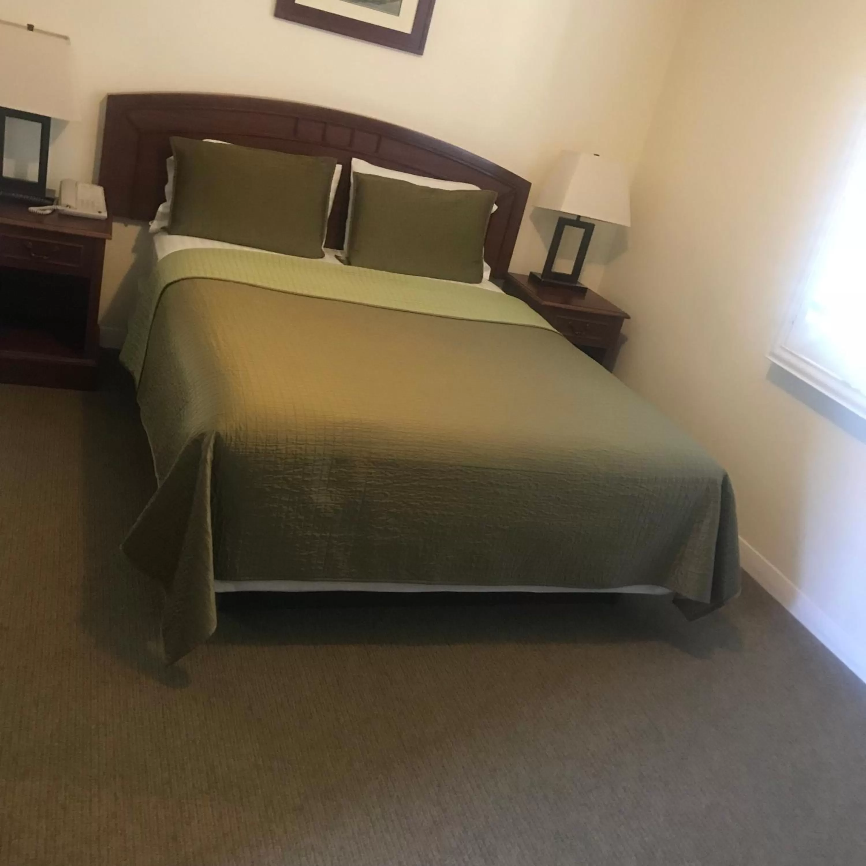 Bed in Bella Capri Inn and Suites