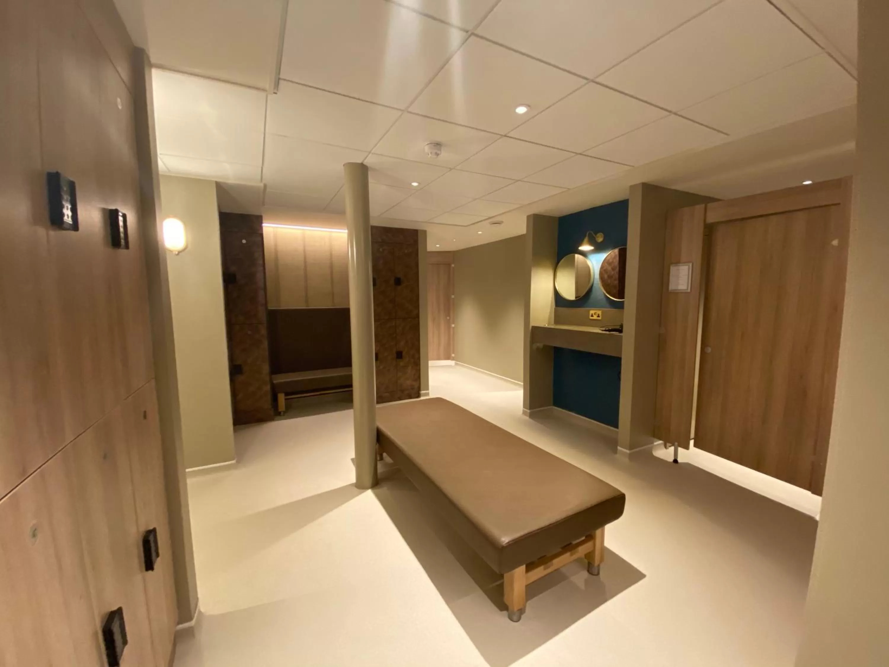 Swimming pool, Bed in Park Farm Hotel