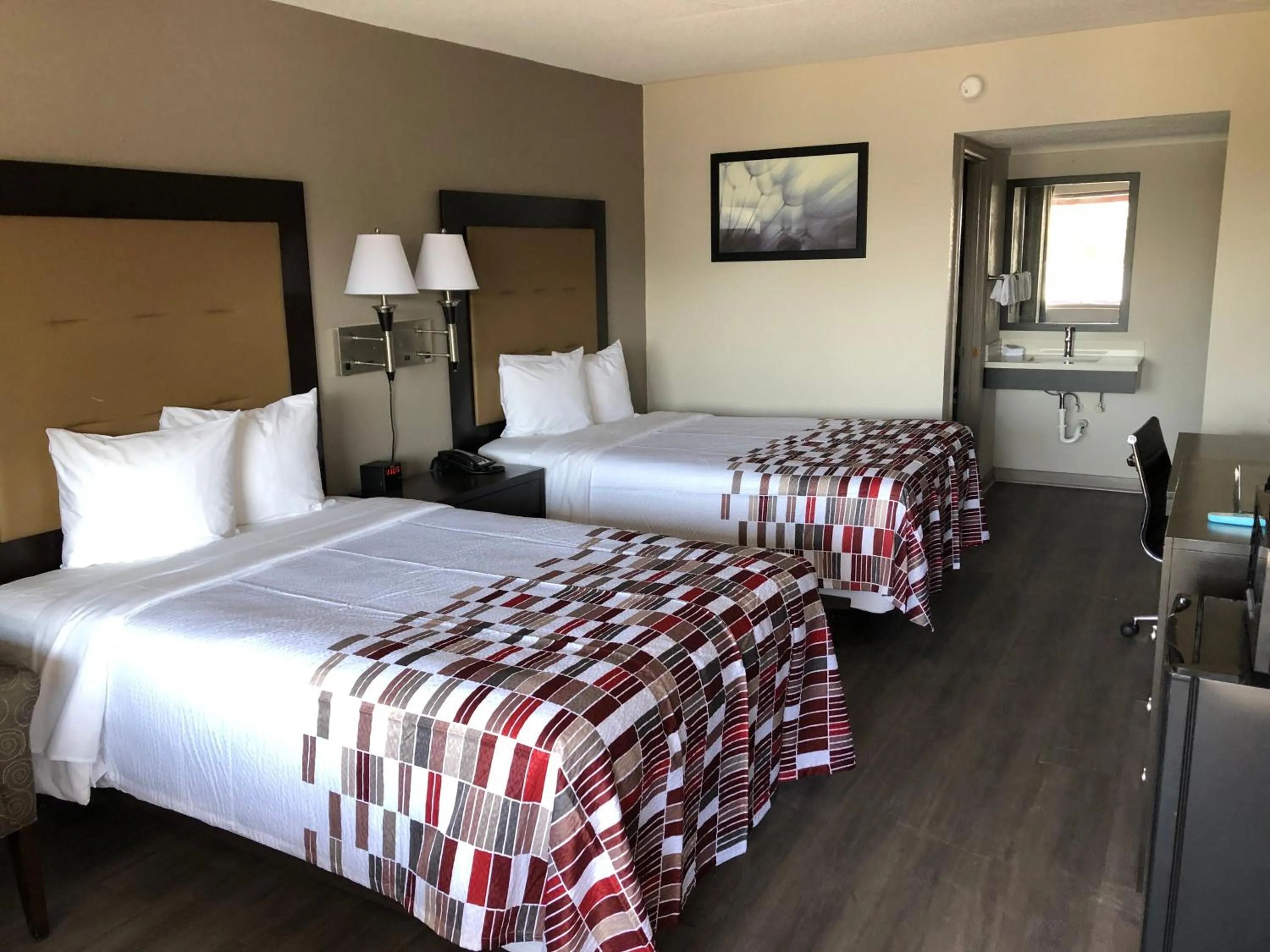 Bedroom, Bed in Red Roof Inn Greenville, NC