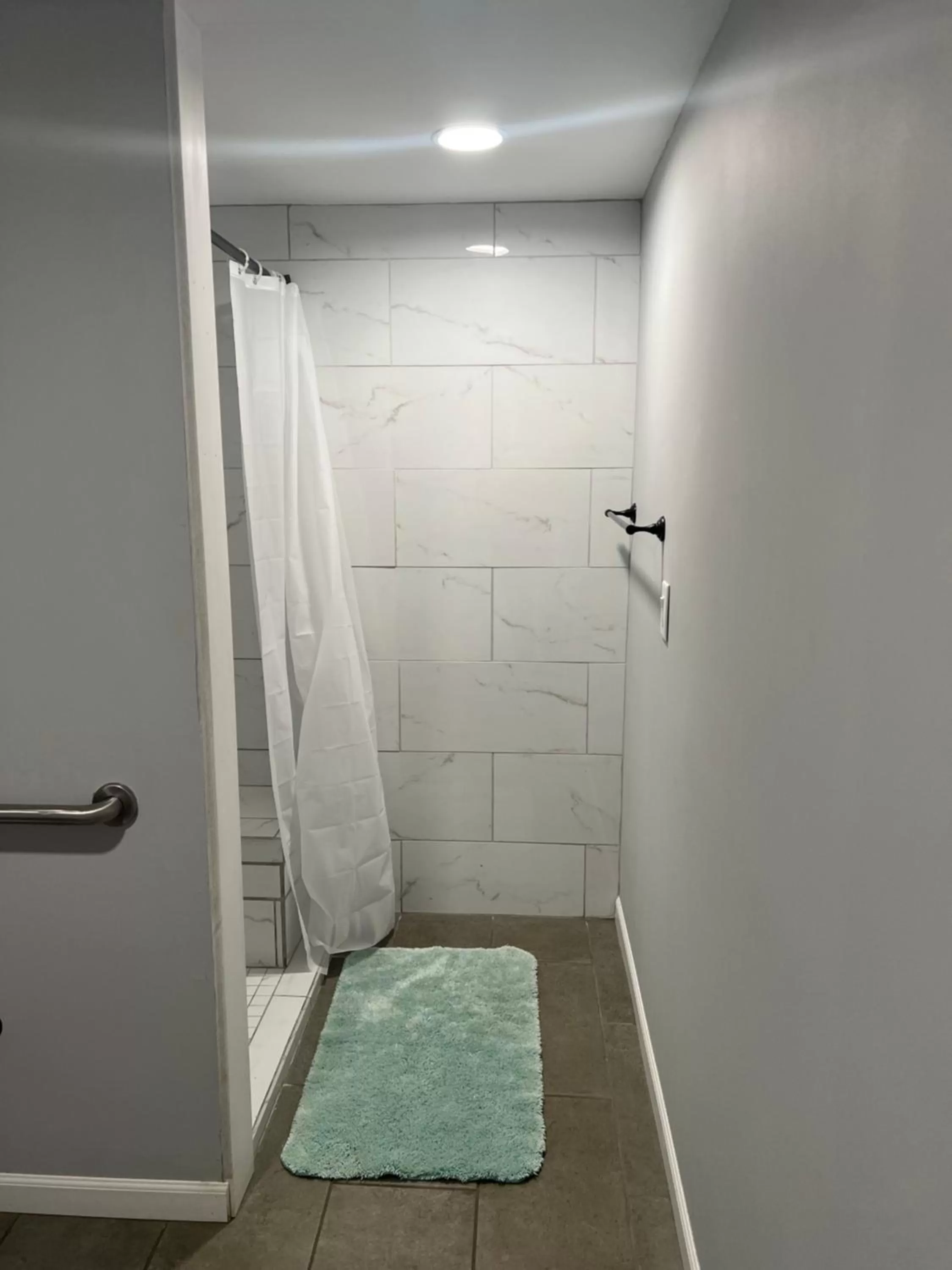 Shower in Heidi Motel - Helen