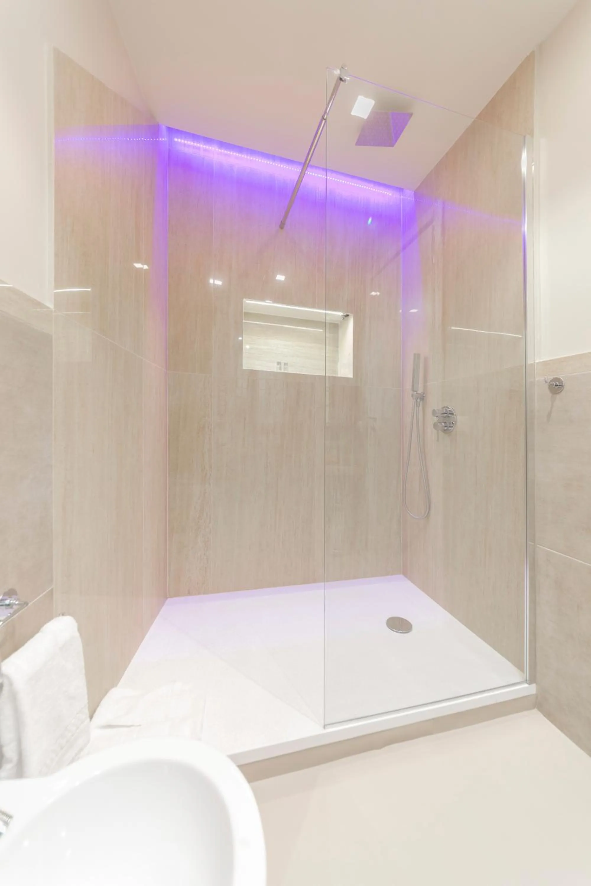 Bathroom, Bed in Campo de' Fiori 34