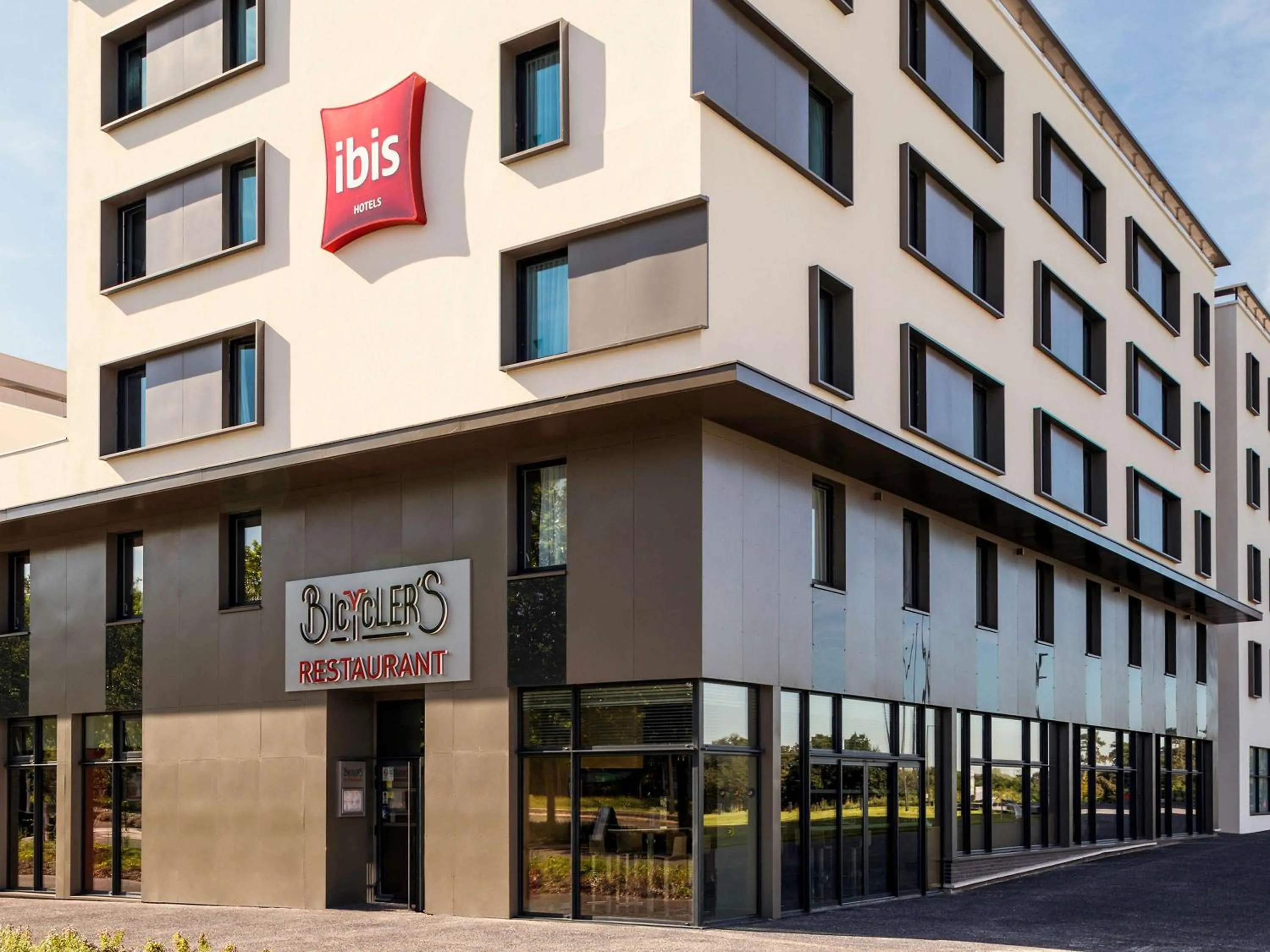 Restaurant/places to eat in ibis Saint Quentin en Yvelines - Vélodrome