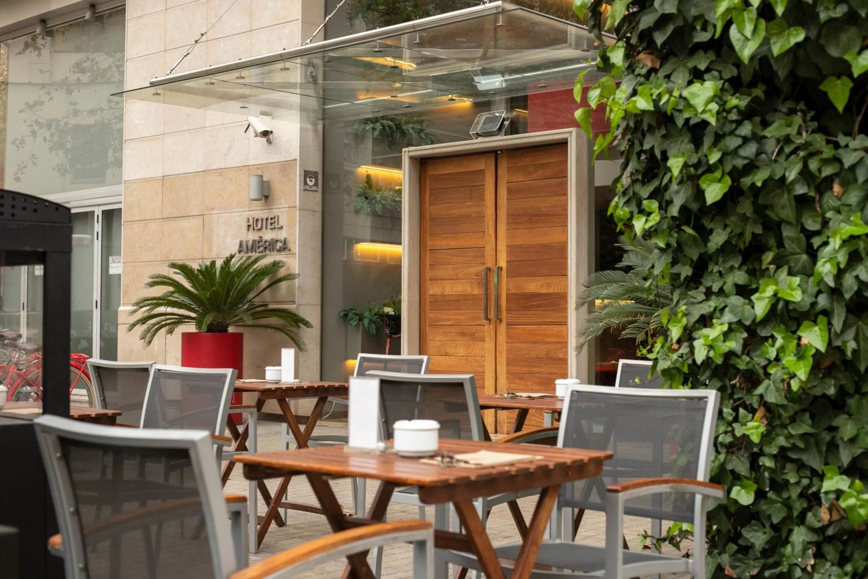 Facade/entrance in Hotel America Barcelona