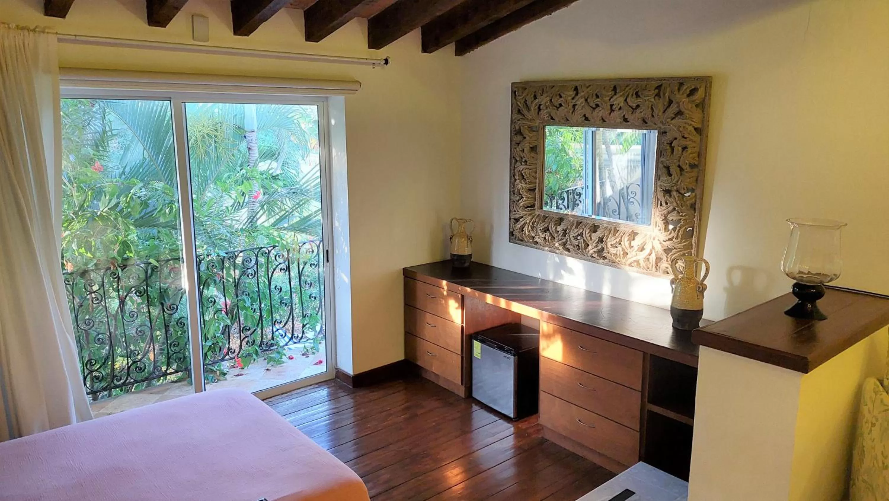 Photo of the whole room, Bed in La Villa du Golf à Cancun Hotel Boutique