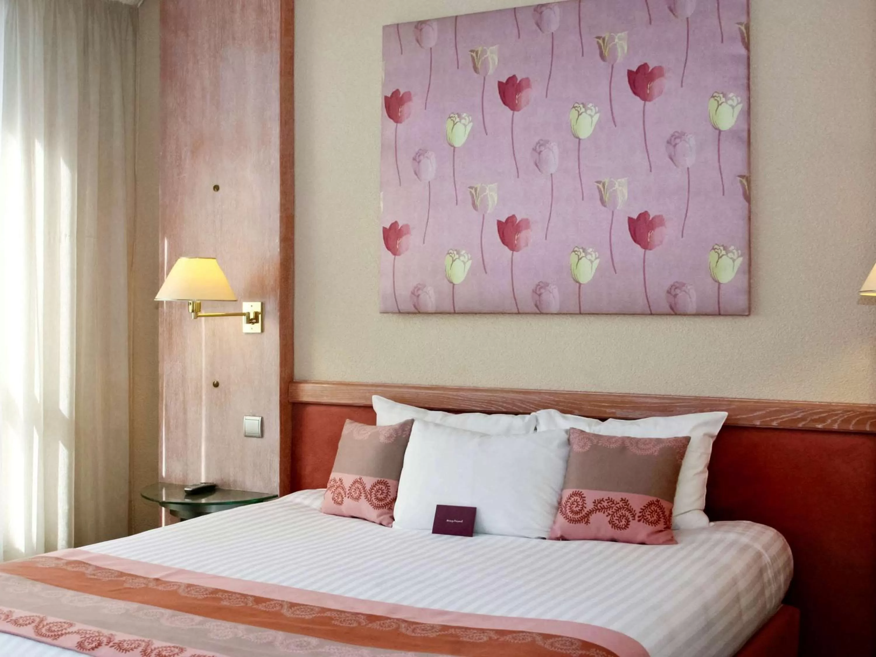 Photo of the whole room, Bed in Mercure Limoges Centre