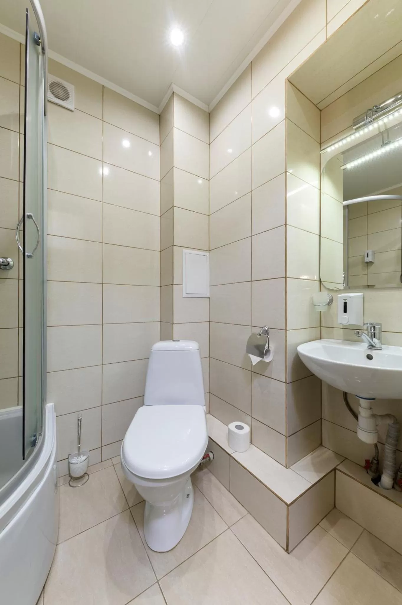 Toilet in Hotel Nivki