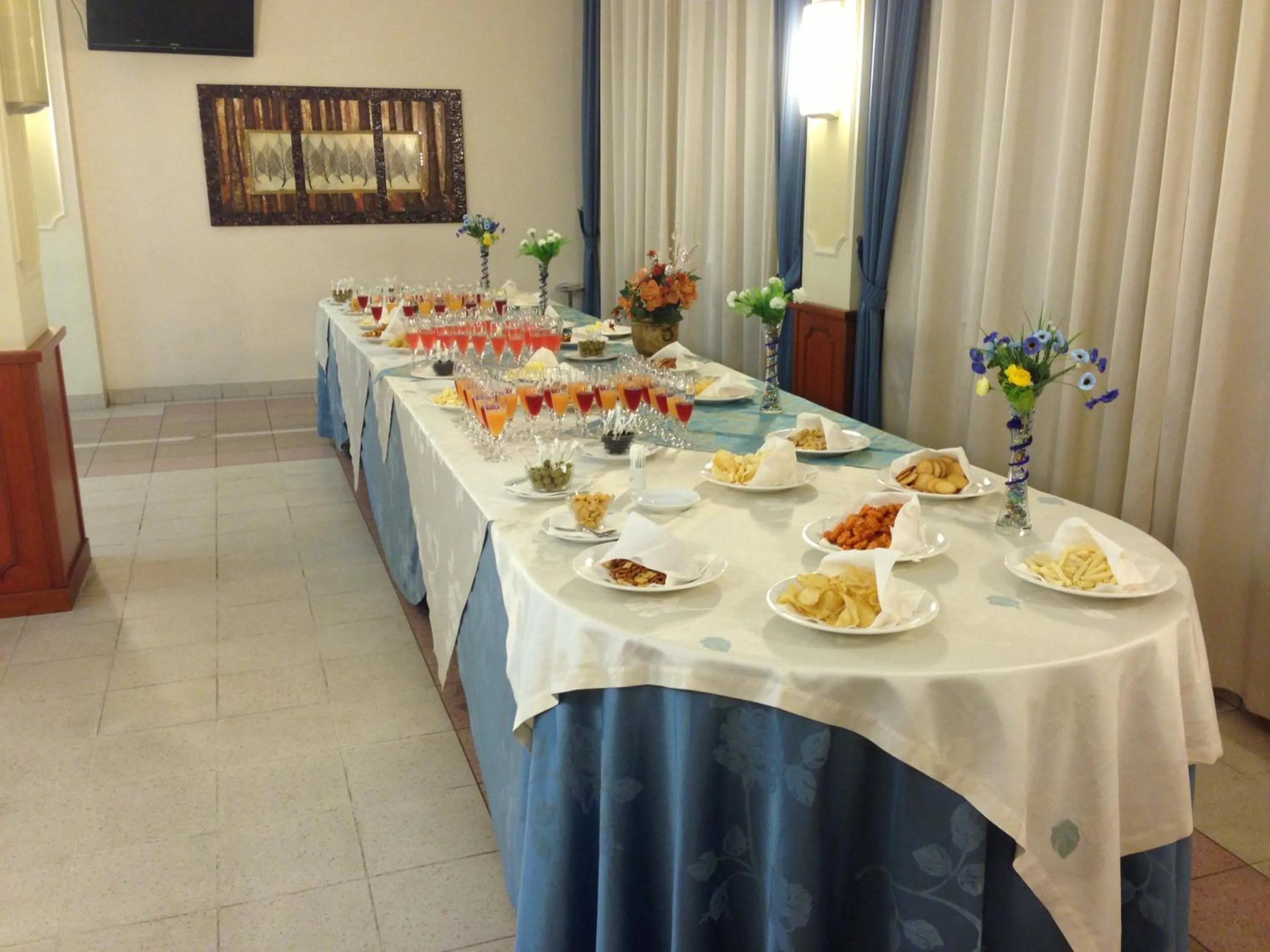 Restaurant/places to eat in Hotel Niagara