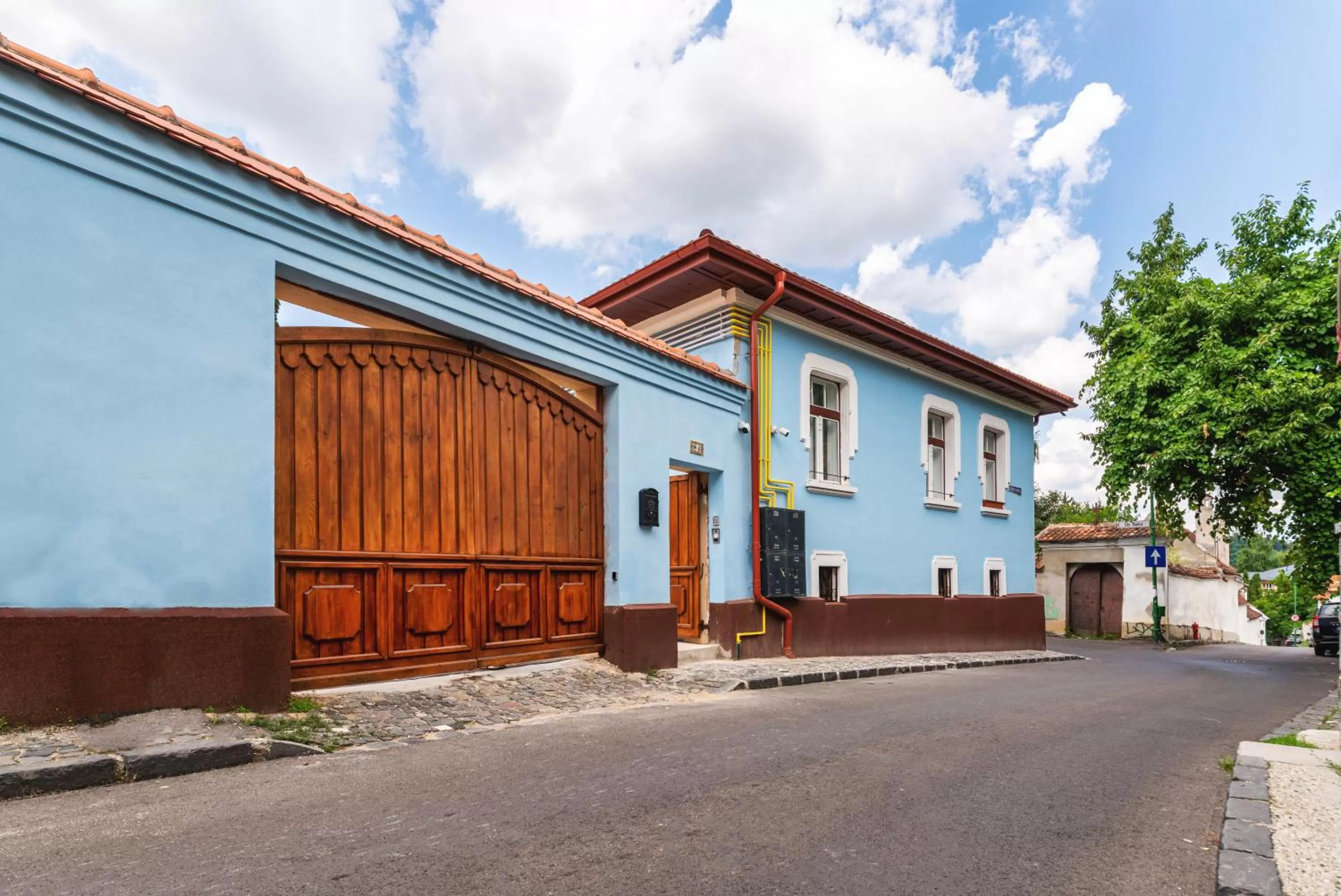 Facade/entrance in Nikolas Haus Central Location with Free Parking