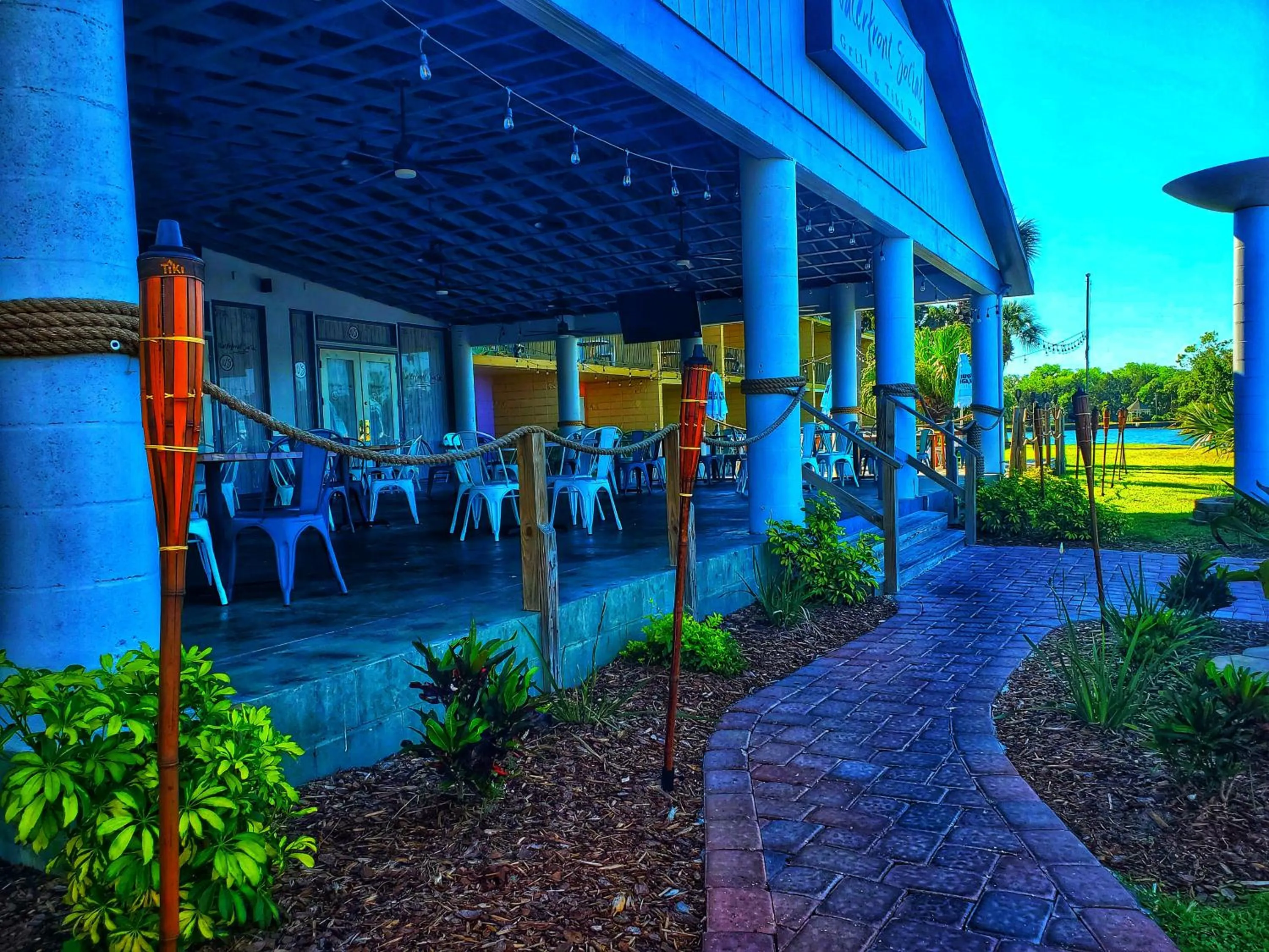 Restaurant/places to eat in The Port Hotel and Marina