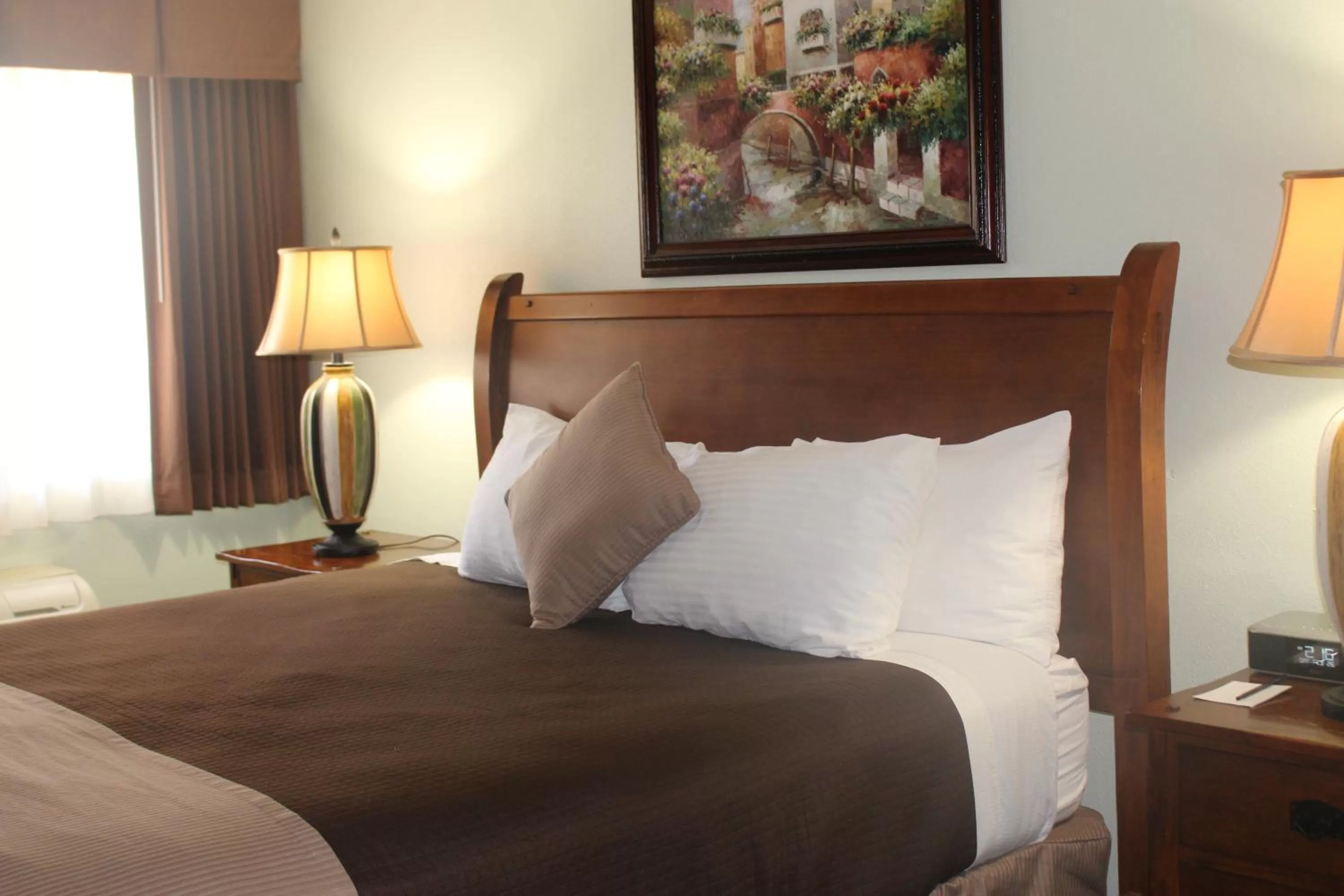 King Room in O'Cairns Inn and Suites