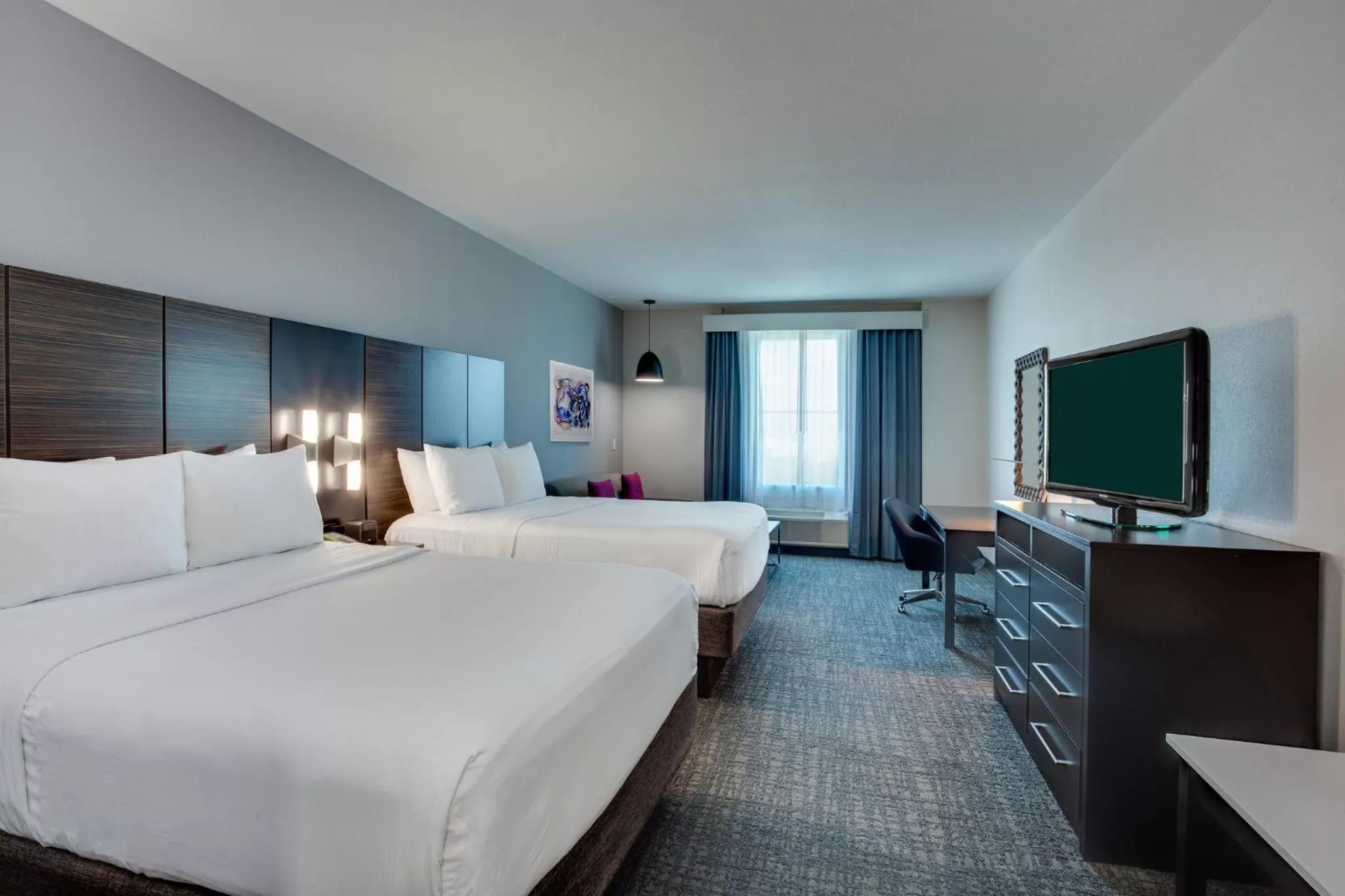 Photo of the whole room, Bed in Crowne Plaza Hotel & Resorts Fort Lauderdale Airport/ Cruise by IHG