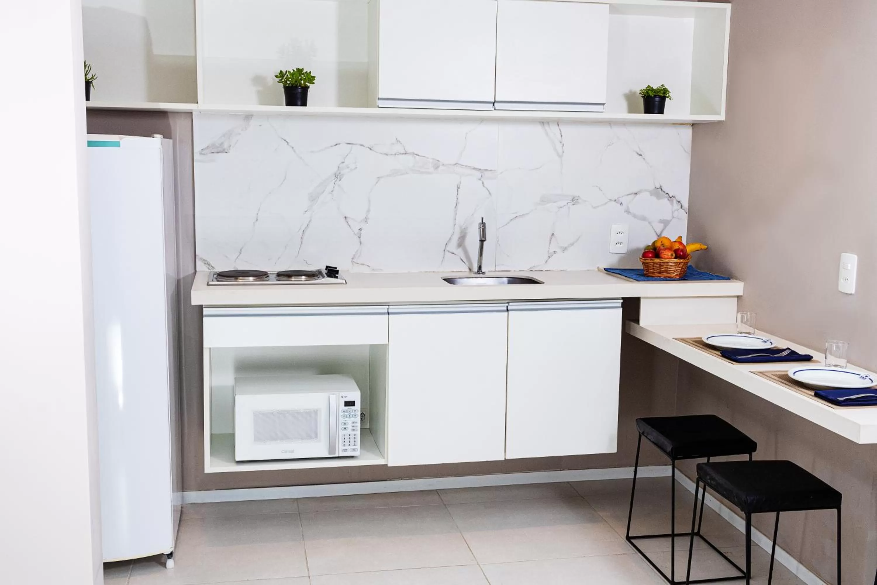 Communal kitchen in Ilhasul Hotel Residencia