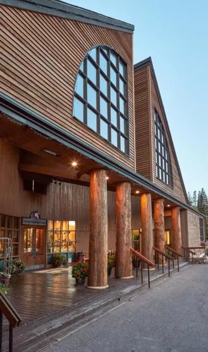 Facade/entrance in Grouse Mountain Lodge
