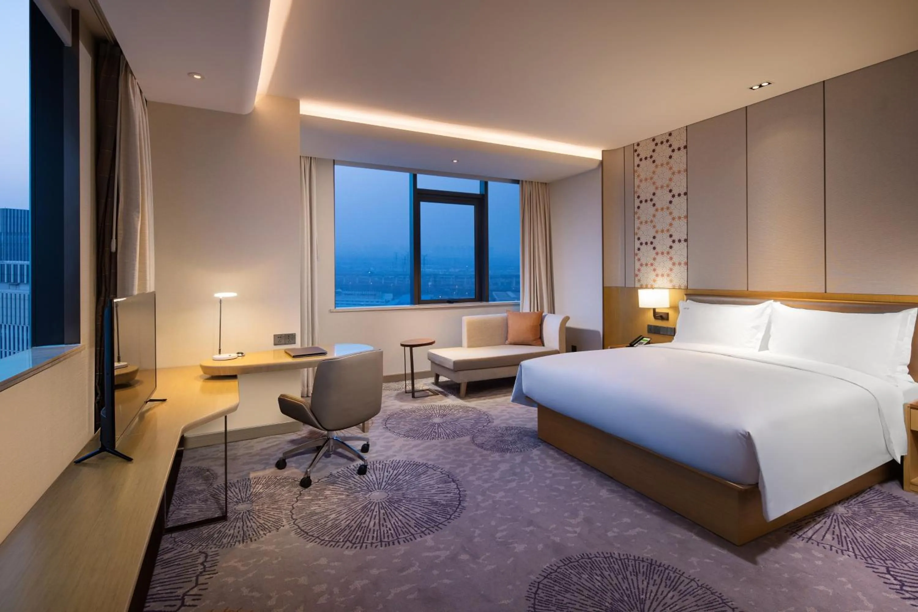 Photo of the whole room, Bed in Holiday Inn Tianjin Xiqing by IHG