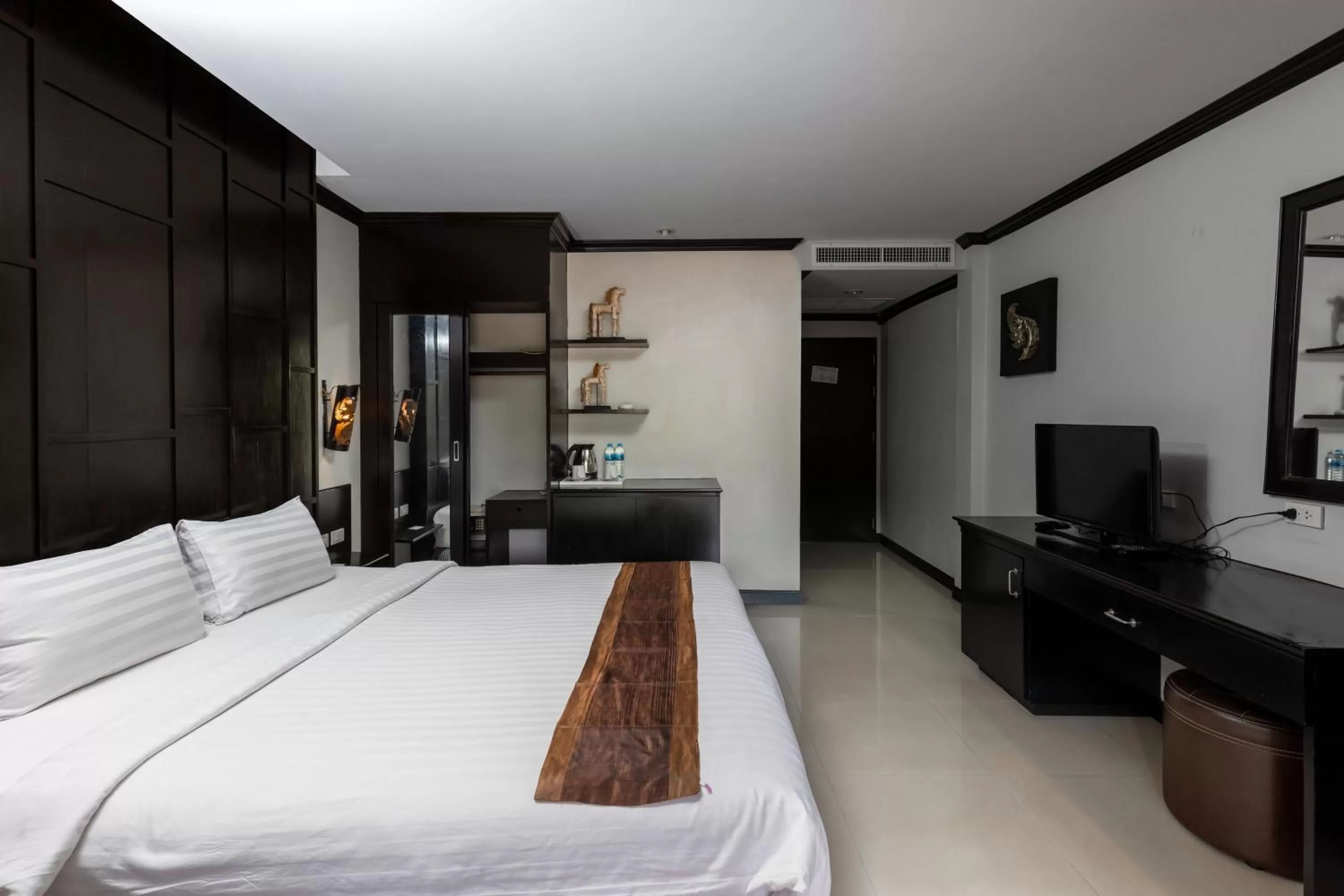 Bed in Maleedee Bay Resort