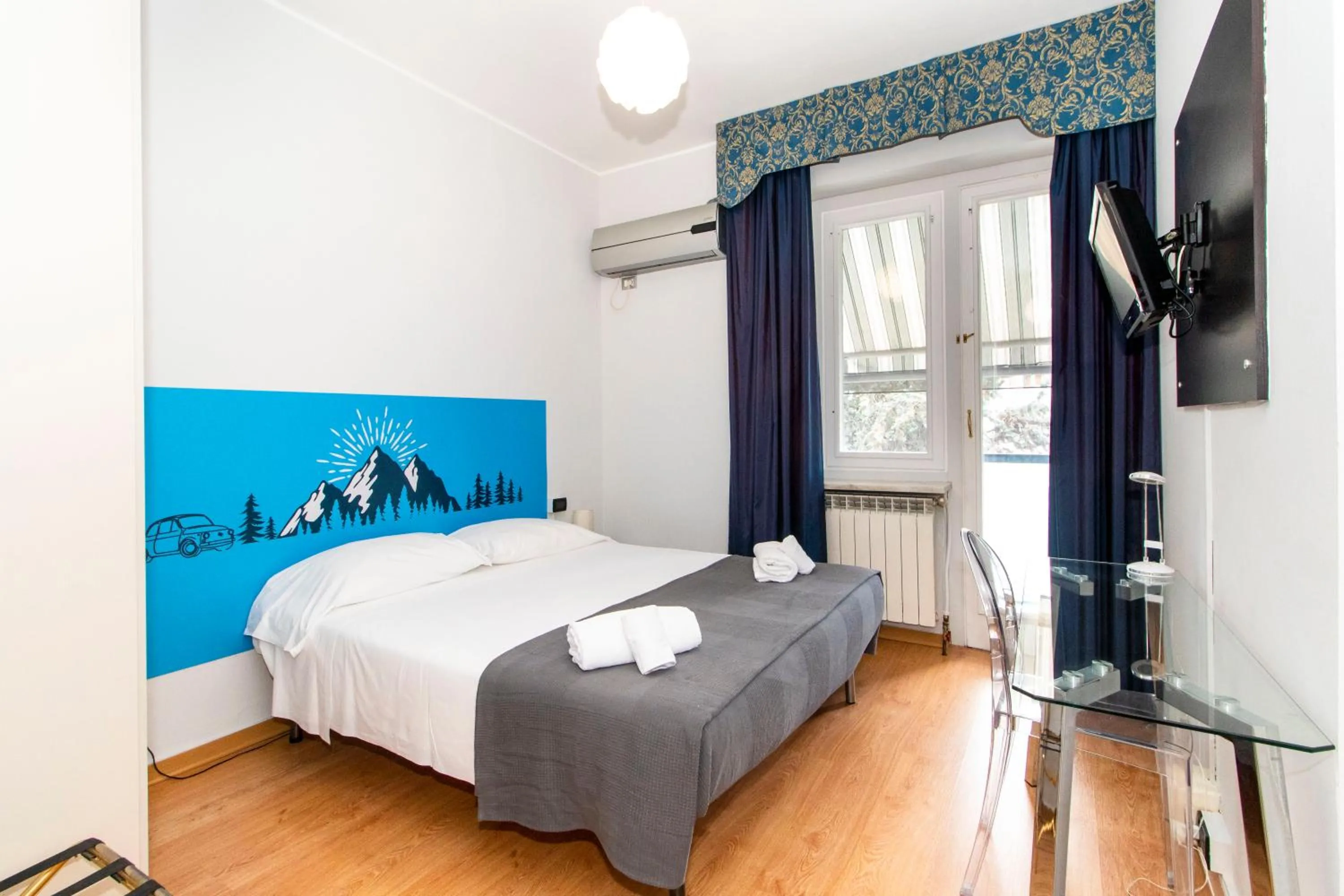 Photo of the whole room, Bed in Hotel Cristallo Torino