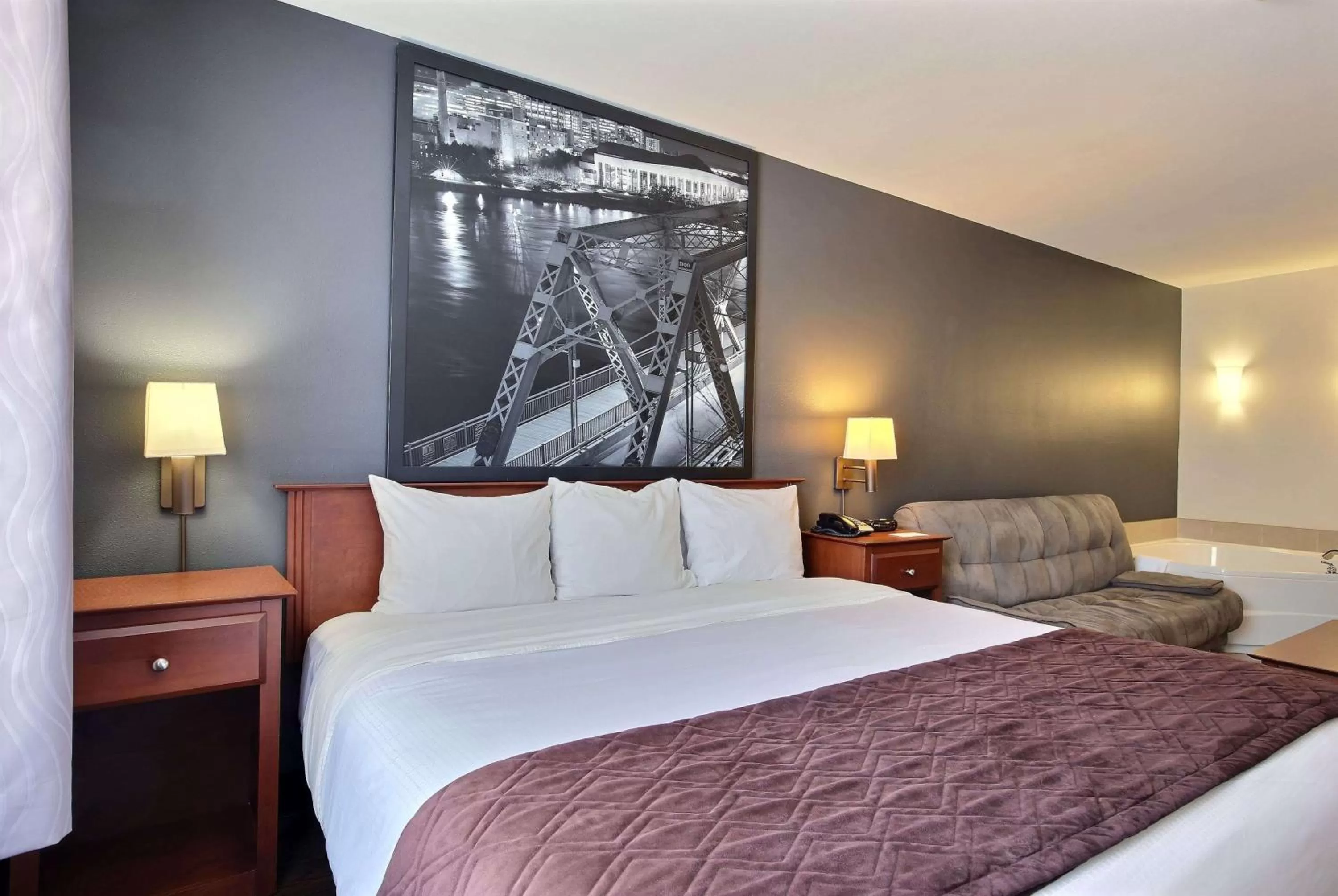 Photo of the whole room, Bed in Super 8 by Wyndham Trois-Rivieres