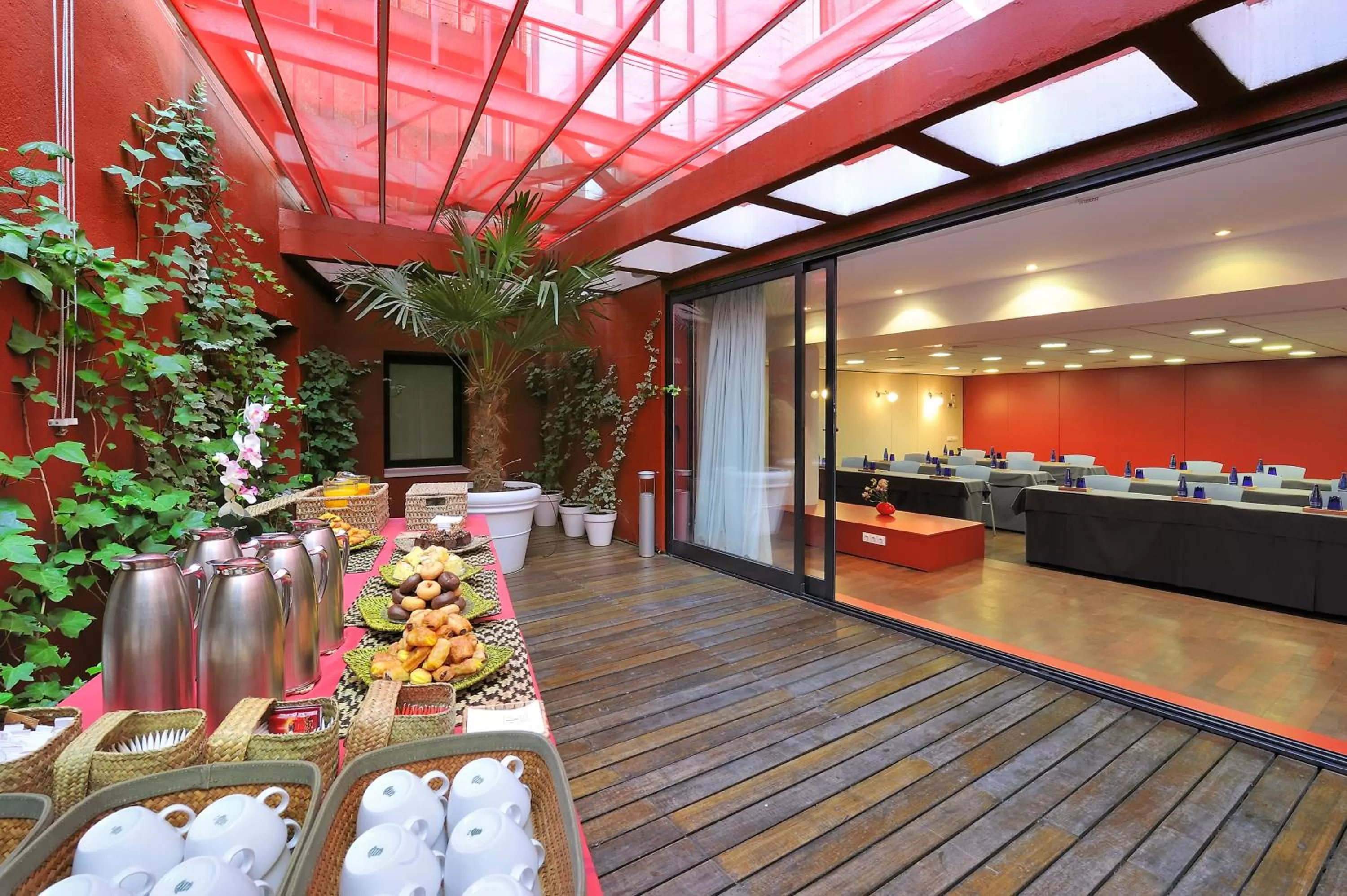 Restaurant/places to eat in Vincci Soma