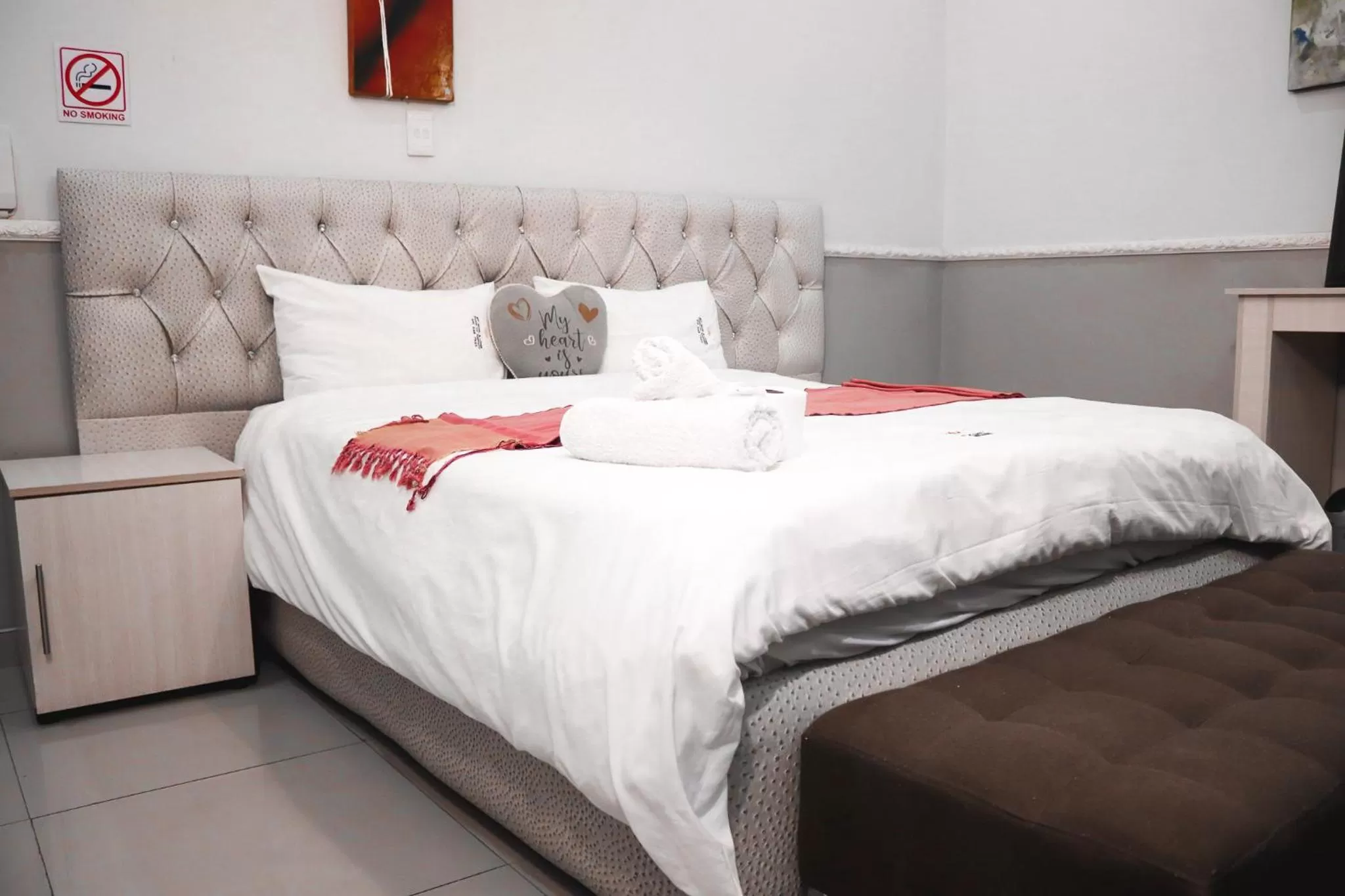 Bed in Gold Crown International Hotel Johannesburg