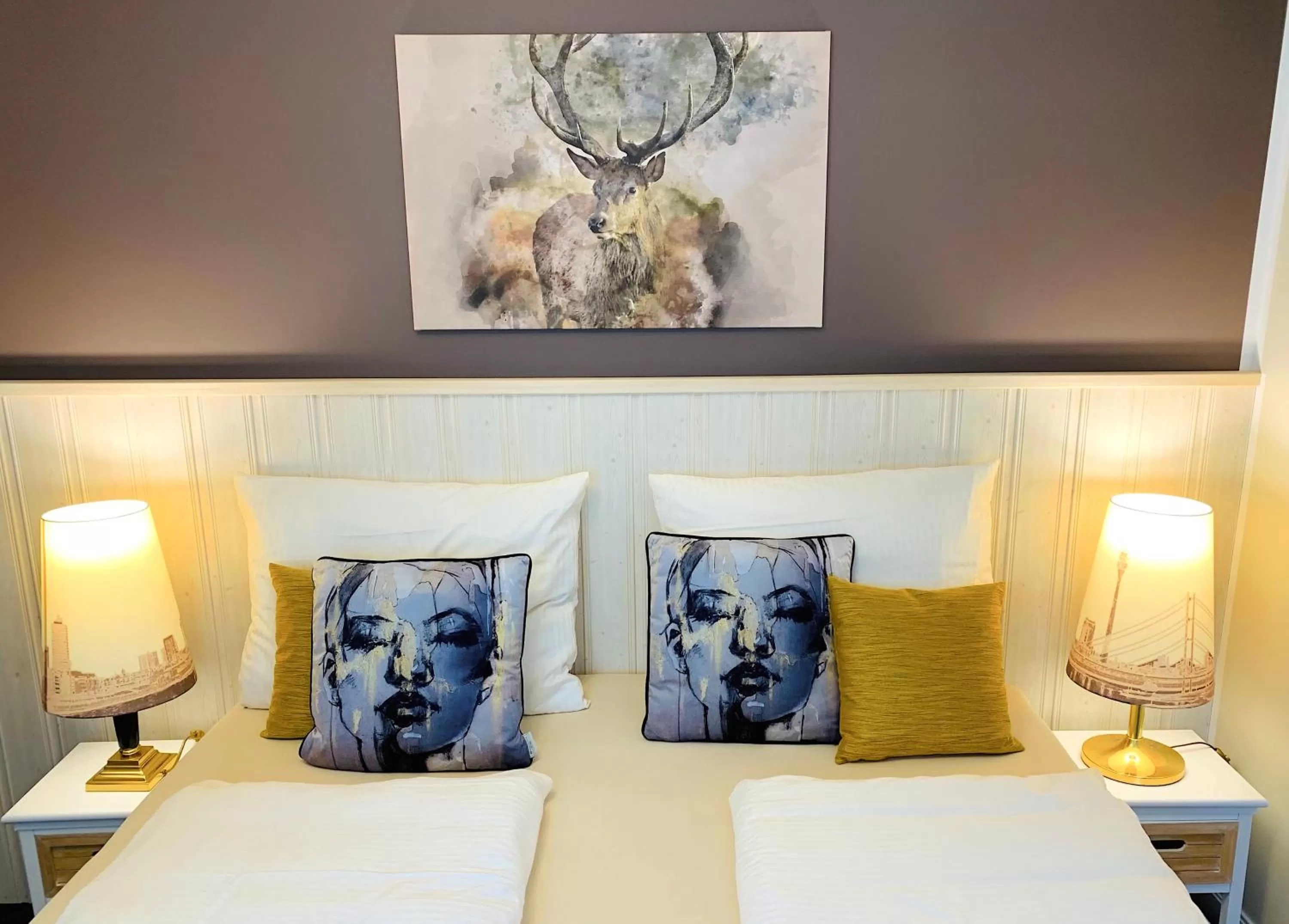 Bed in BESOTEL Mettmann