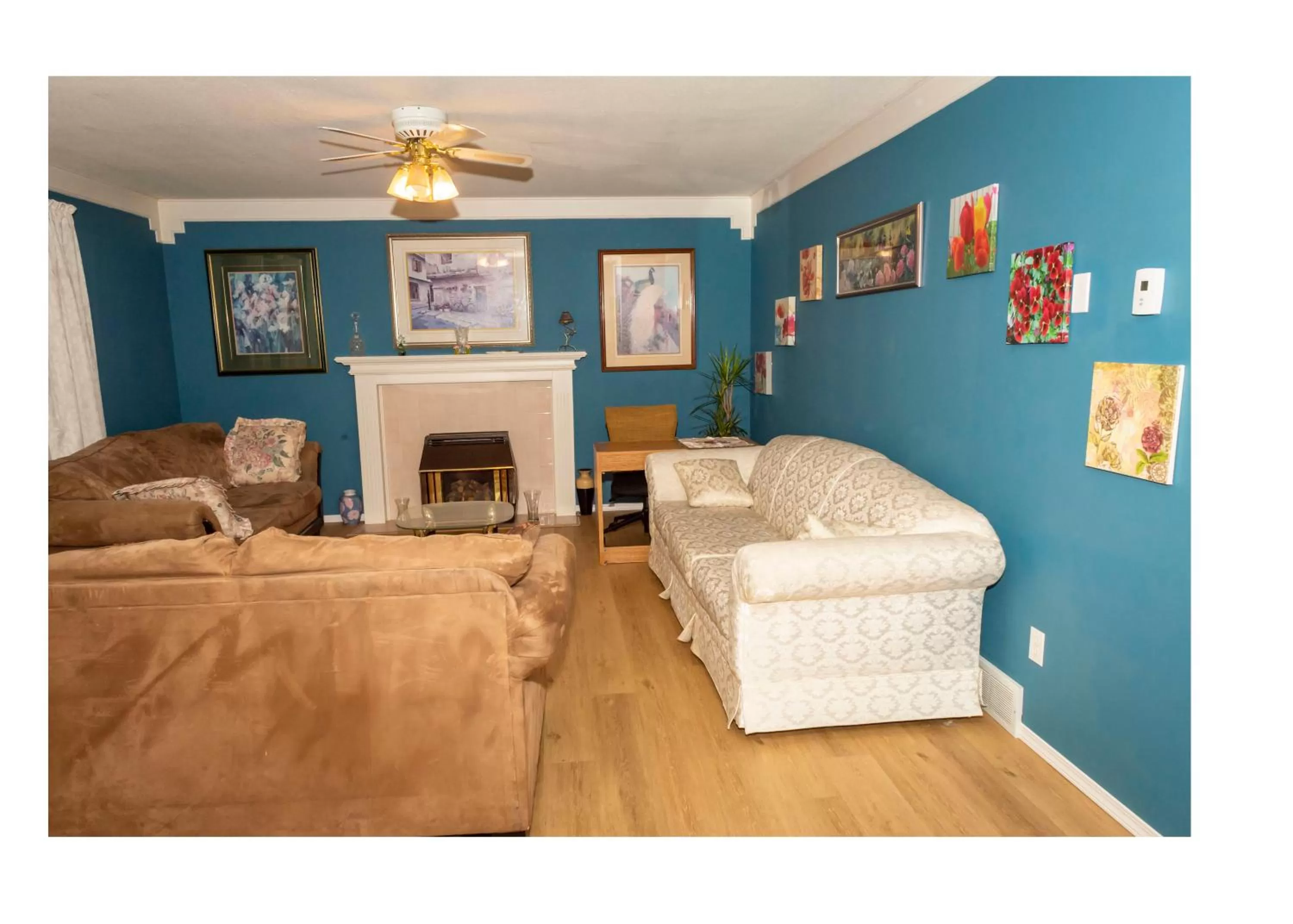 Living room, Seating Area in Anita's Bed & Breakfast Master Bedroom with 2 Queen Beds - 4 People