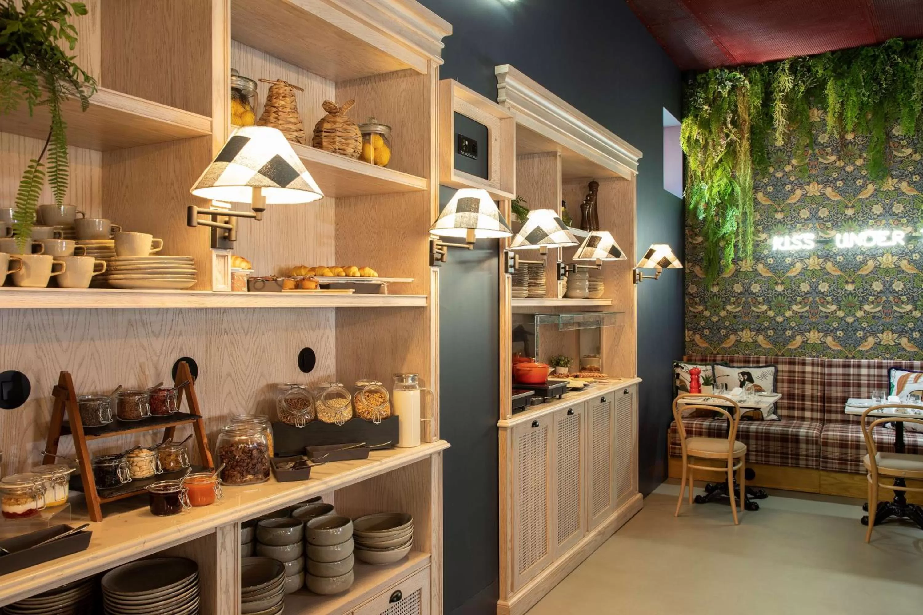 Breakfast in Se Catedral Hotel Porto, Tapestry Collection By Hilton