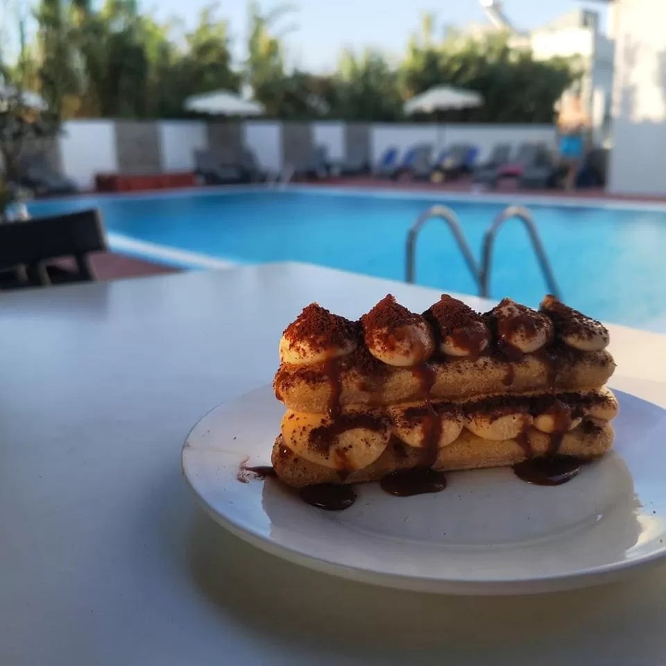 Restaurant/places to eat, Swimming Pool in Platoni Elite