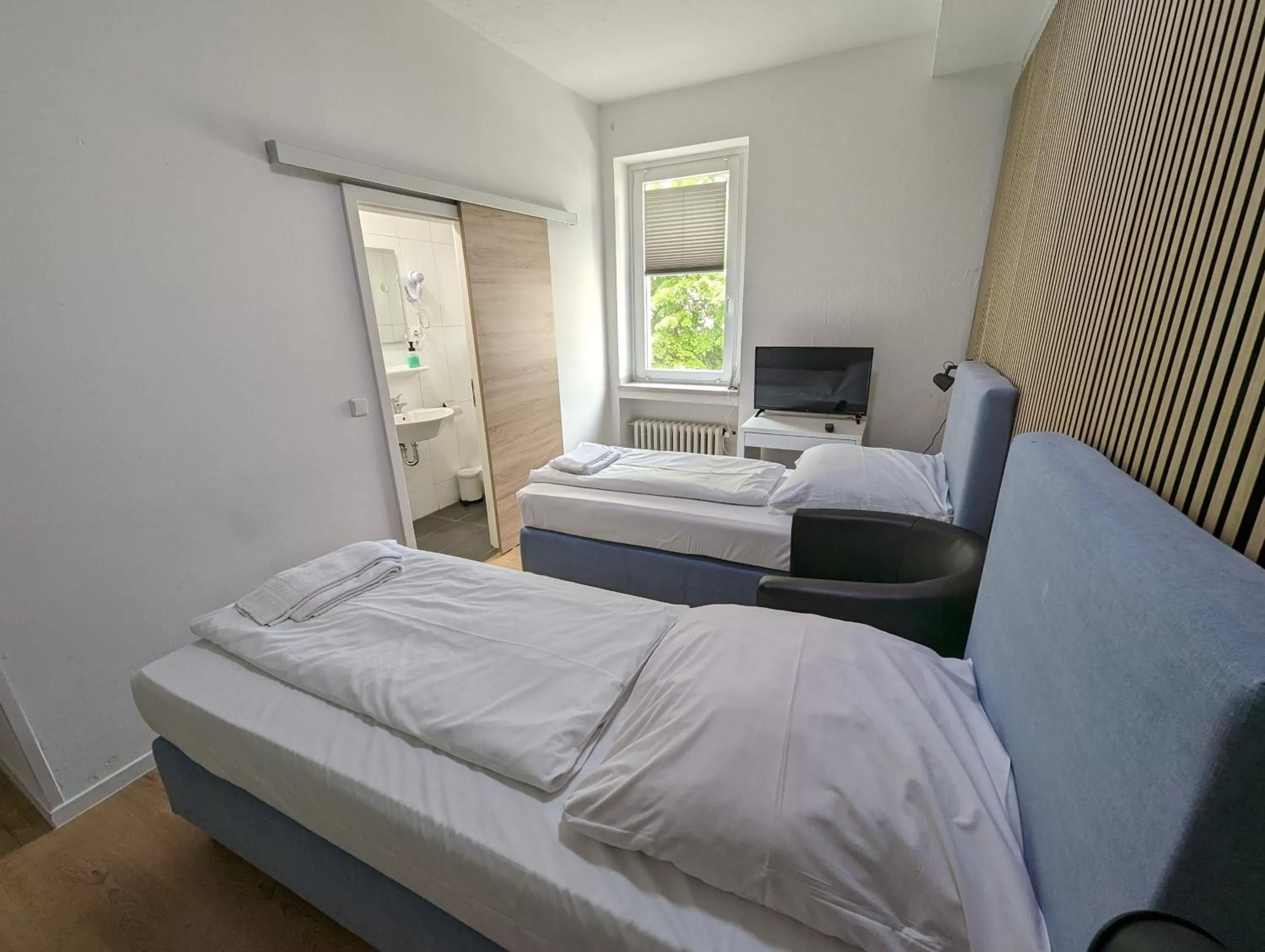 Photo of the whole room, Bed in Hotel Tempelhof - City-Messe-Arena