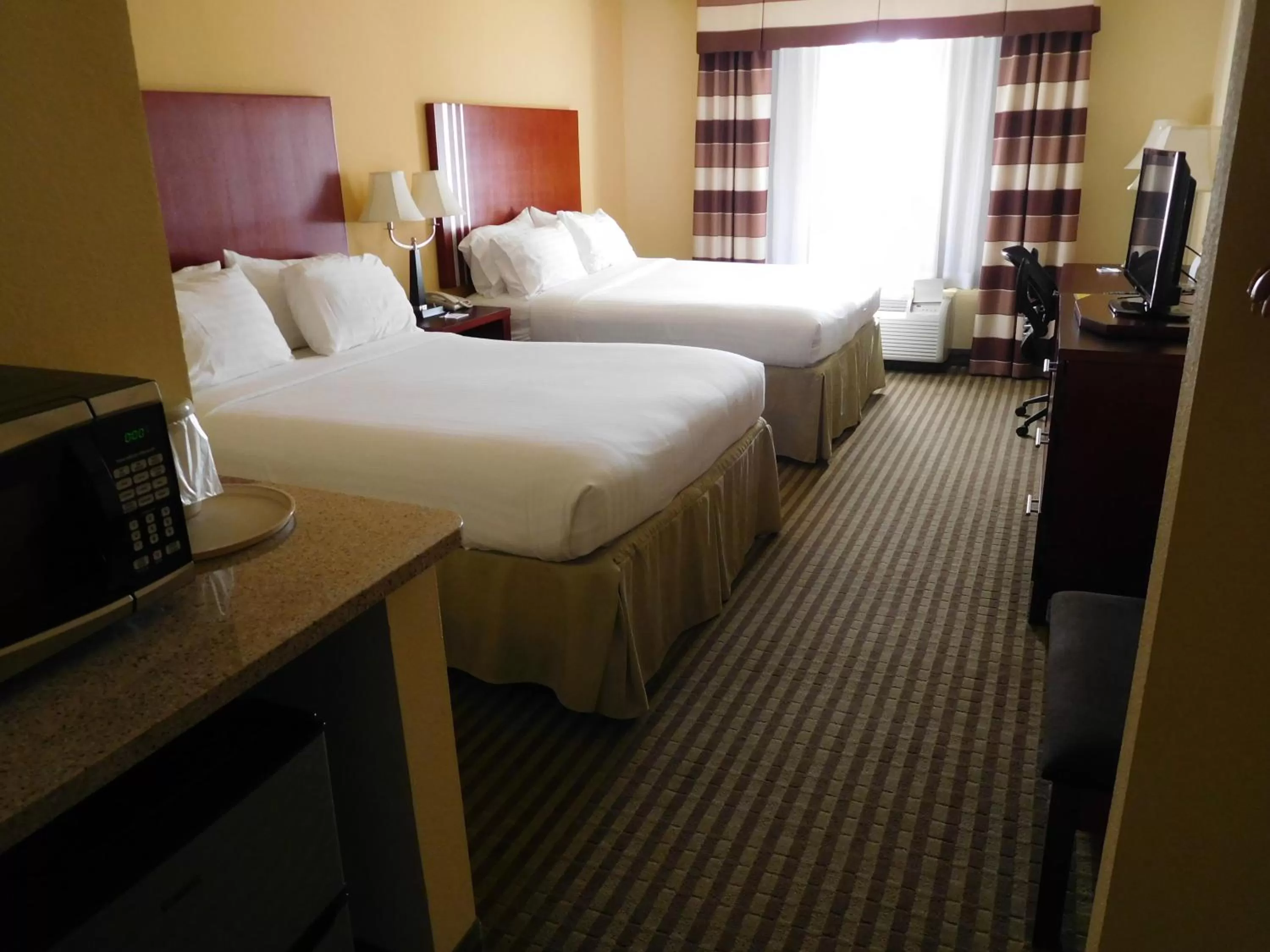 Photo of the whole room, Bed in Holiday Inn Express Ponca City by IHG