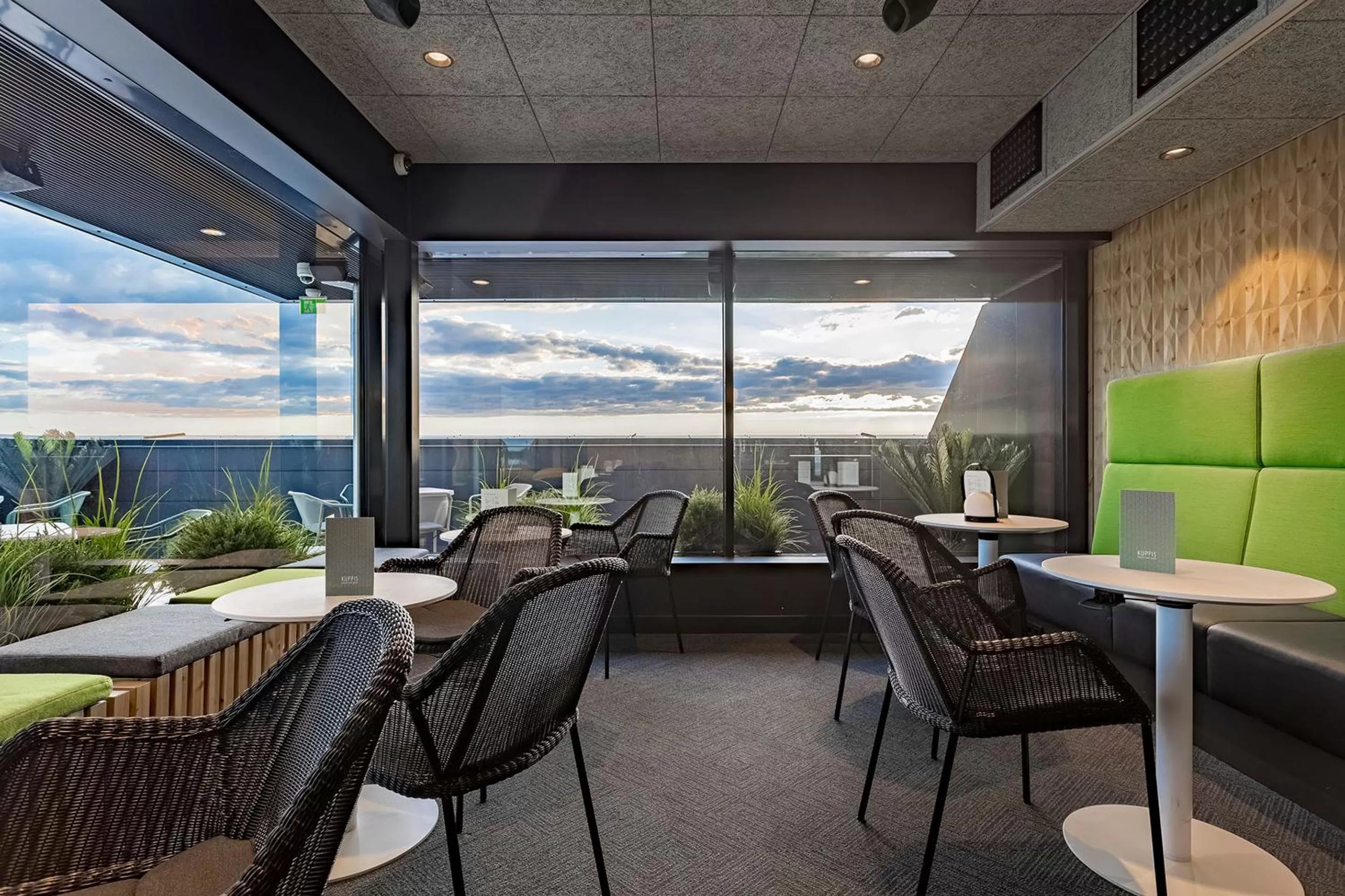 Lounge or bar in Original Sokos Hotel Kupittaa