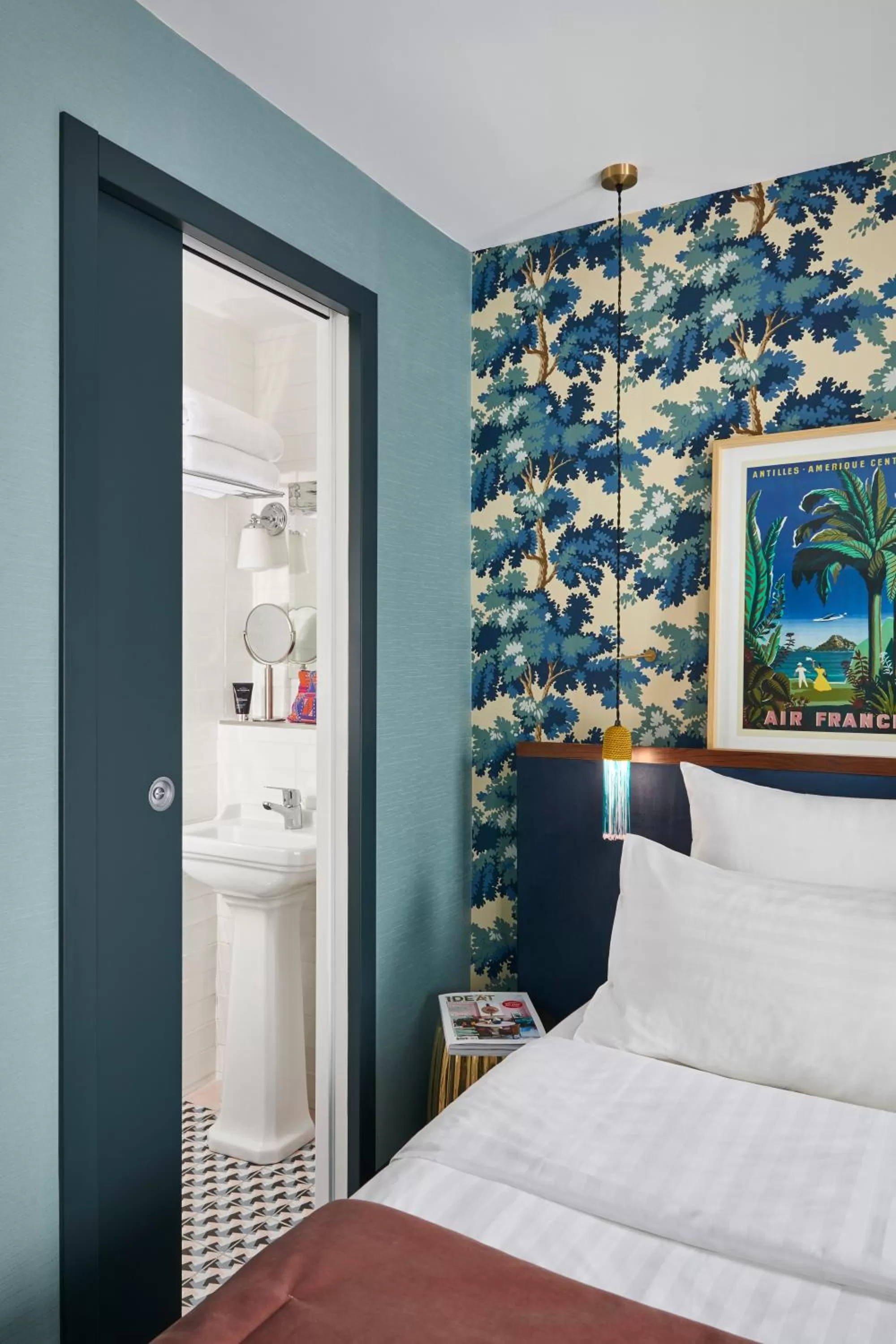 Shower, Bed in Hotel Taylor