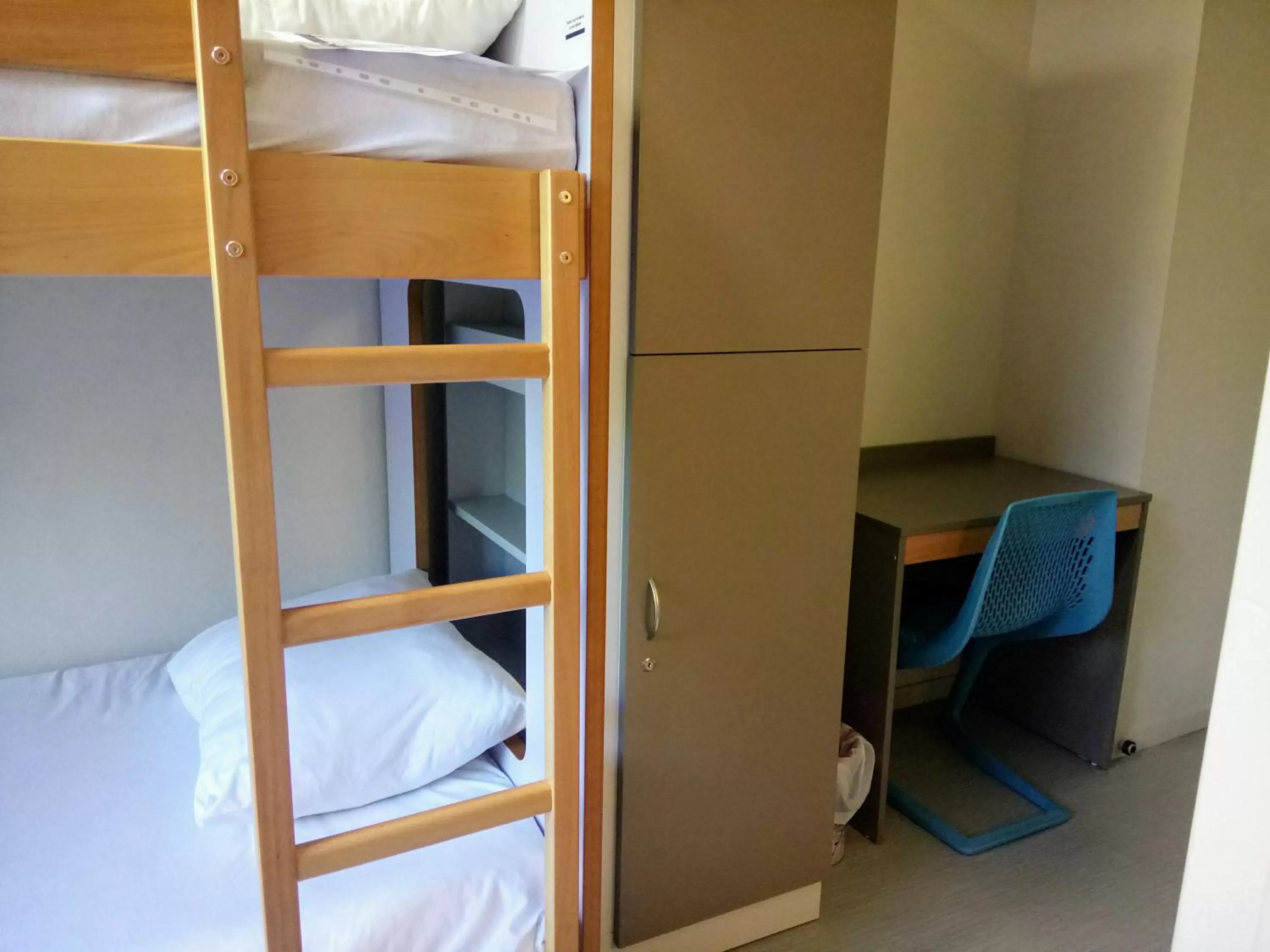 Toilet, Bed in Auberge des Remparts