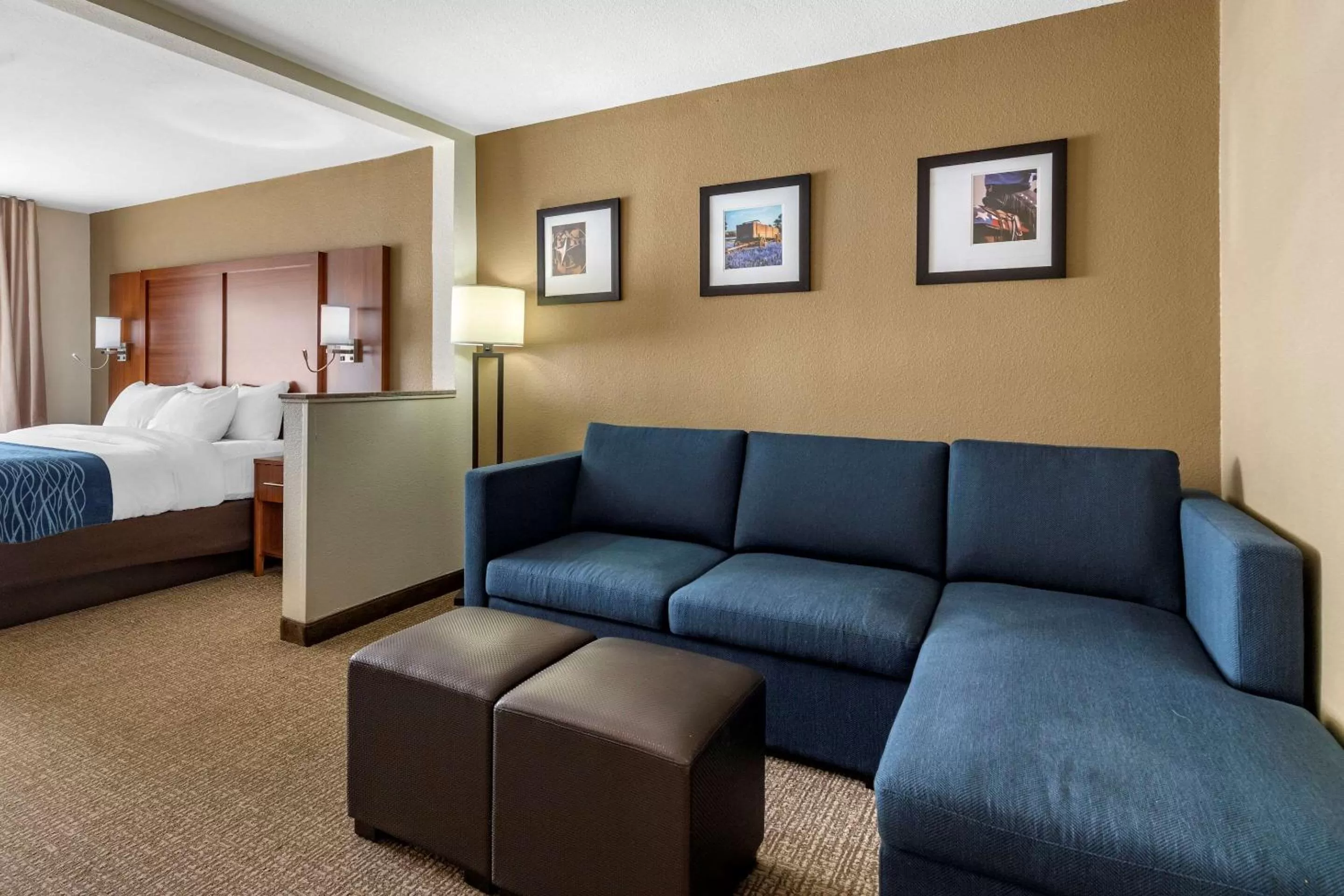 Photo of the whole room, Bed in Comfort Inn & Suites Texas Hill Country