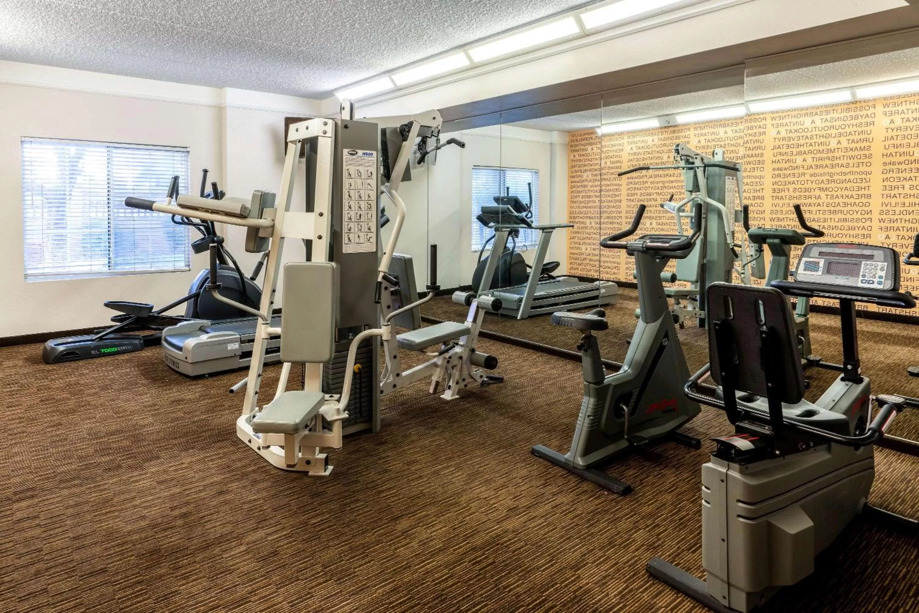 Fitness centre/facilities in La Quinta by Wyndham Phoenix West Peoria