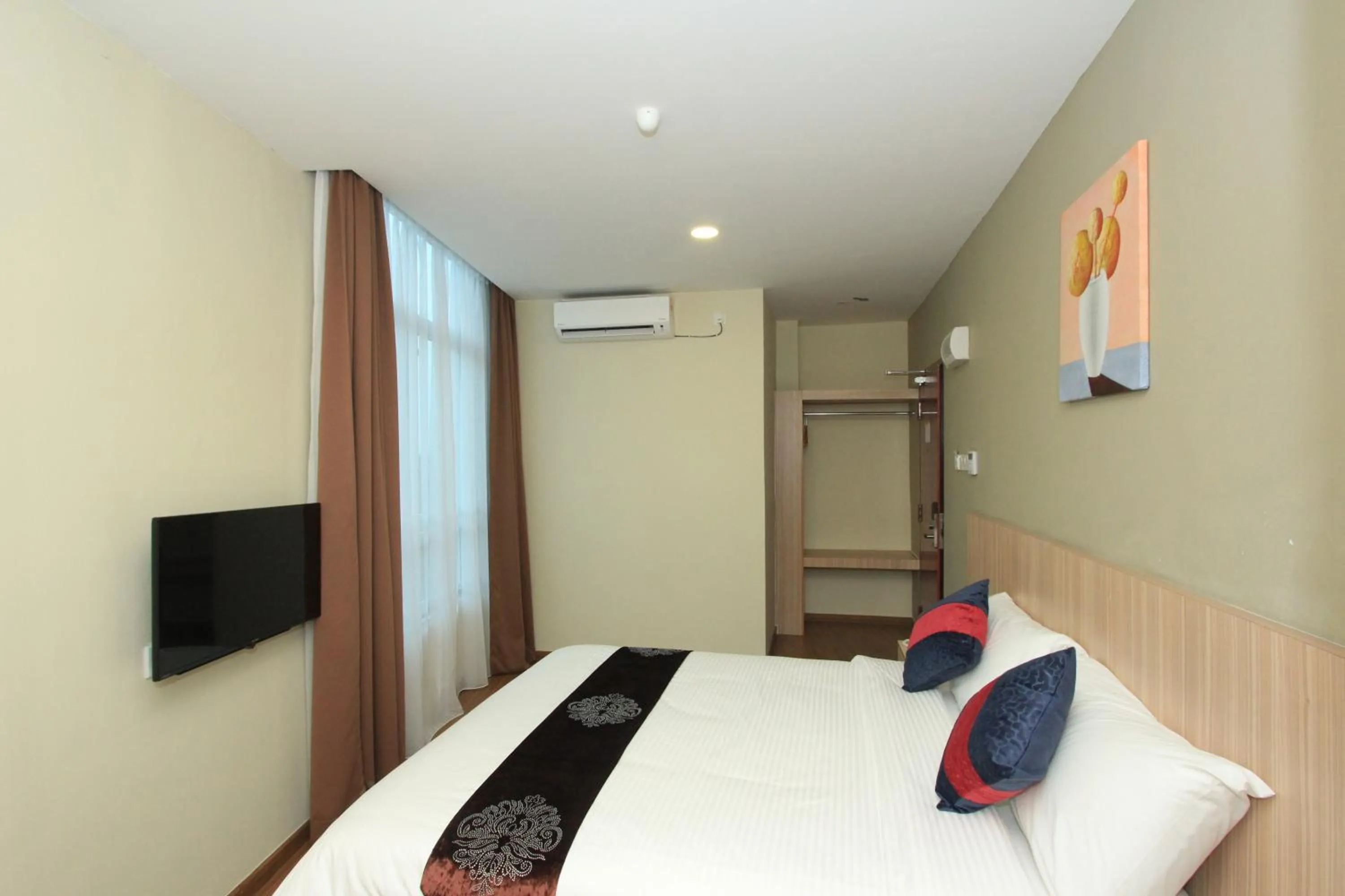 Bedroom, Bed in Veer Hotel