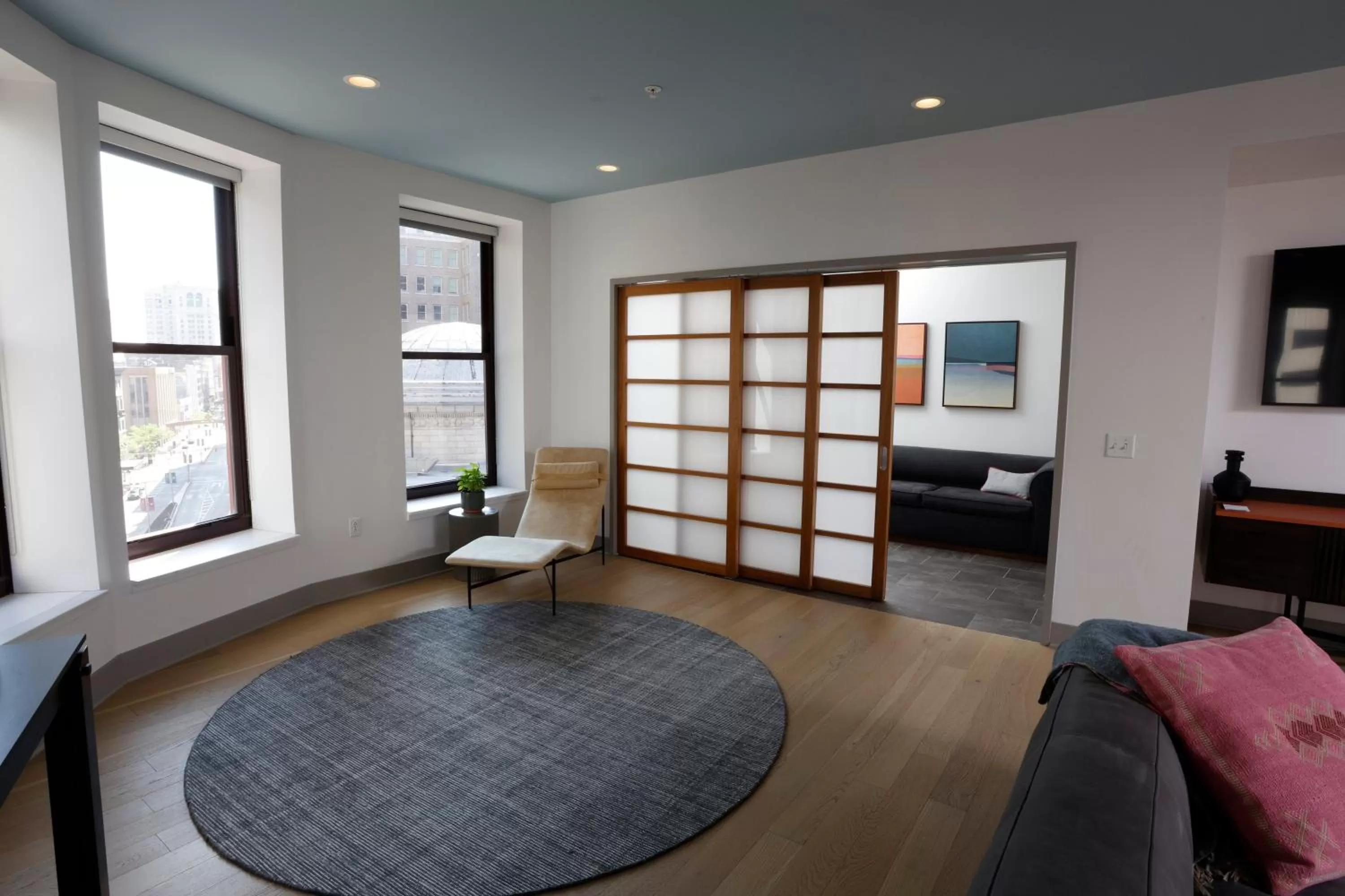 Photo of the whole room in Kimpton Schofield Hotel by IHG