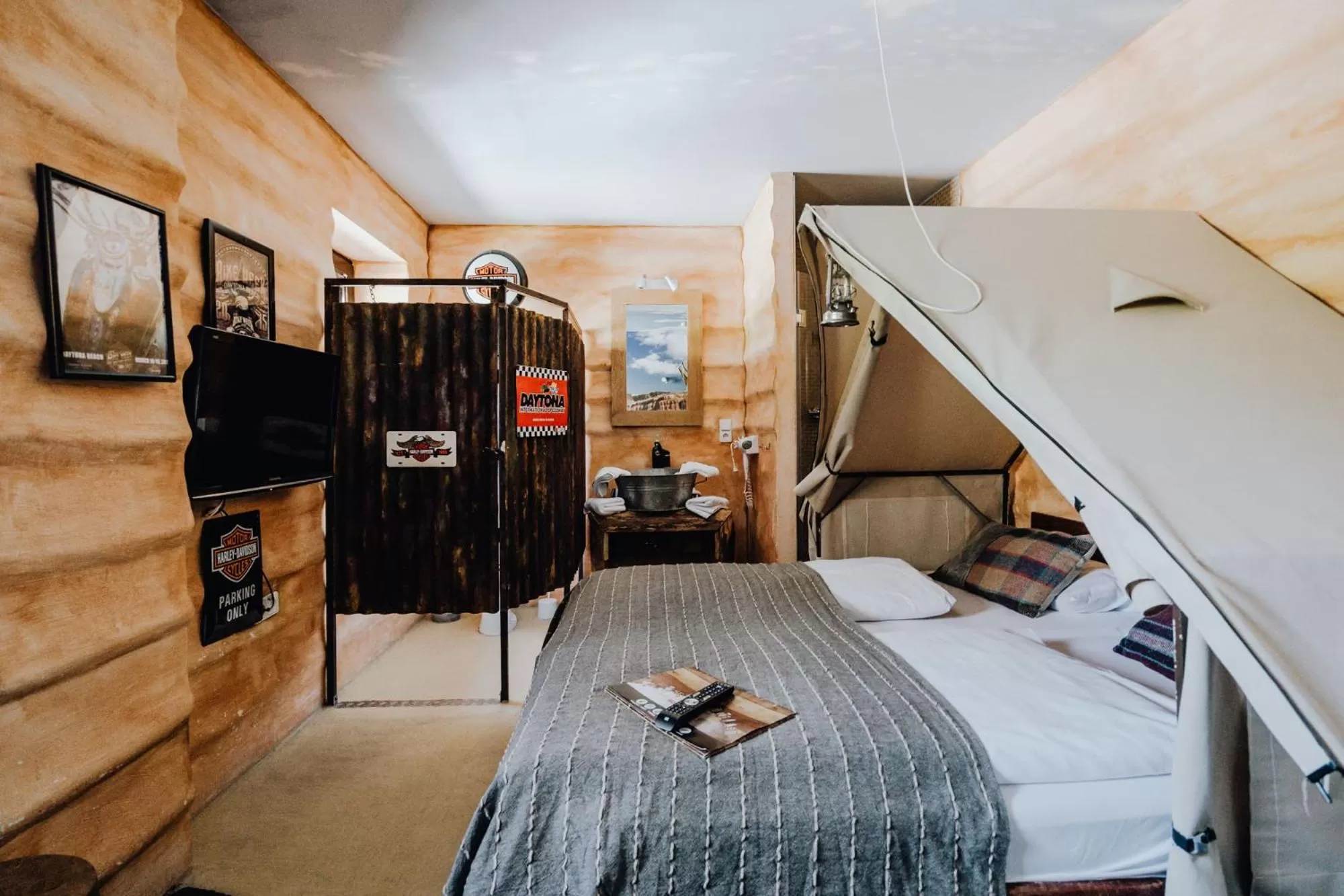 Photo of the whole room, Bed in Road Stop Dortmund