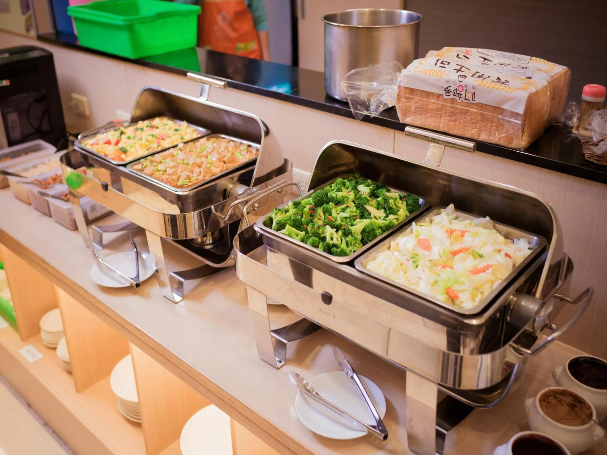 Buffet breakfast in Travel Road Motel